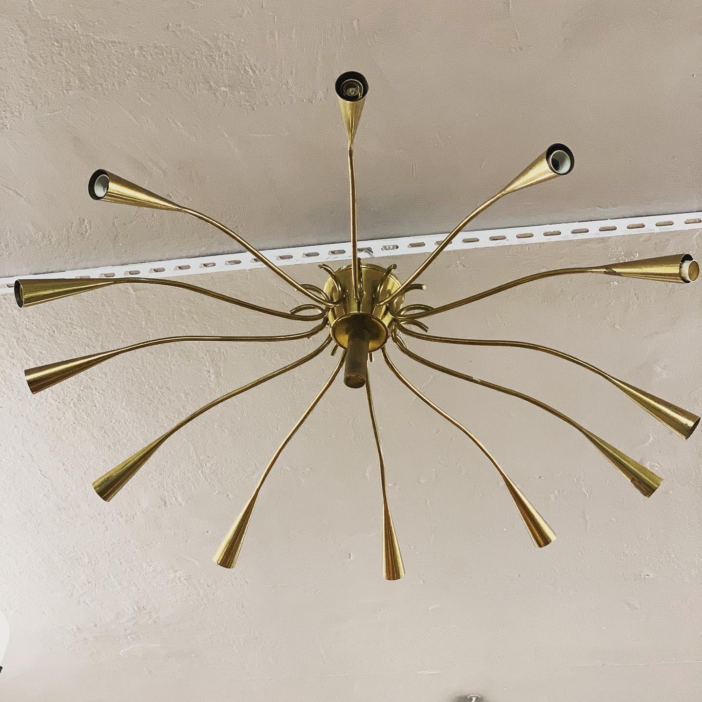 Mid-Century Modern 12-Arm Spoked Chandelier Entirely in Brass - Italy 1950s For Sale