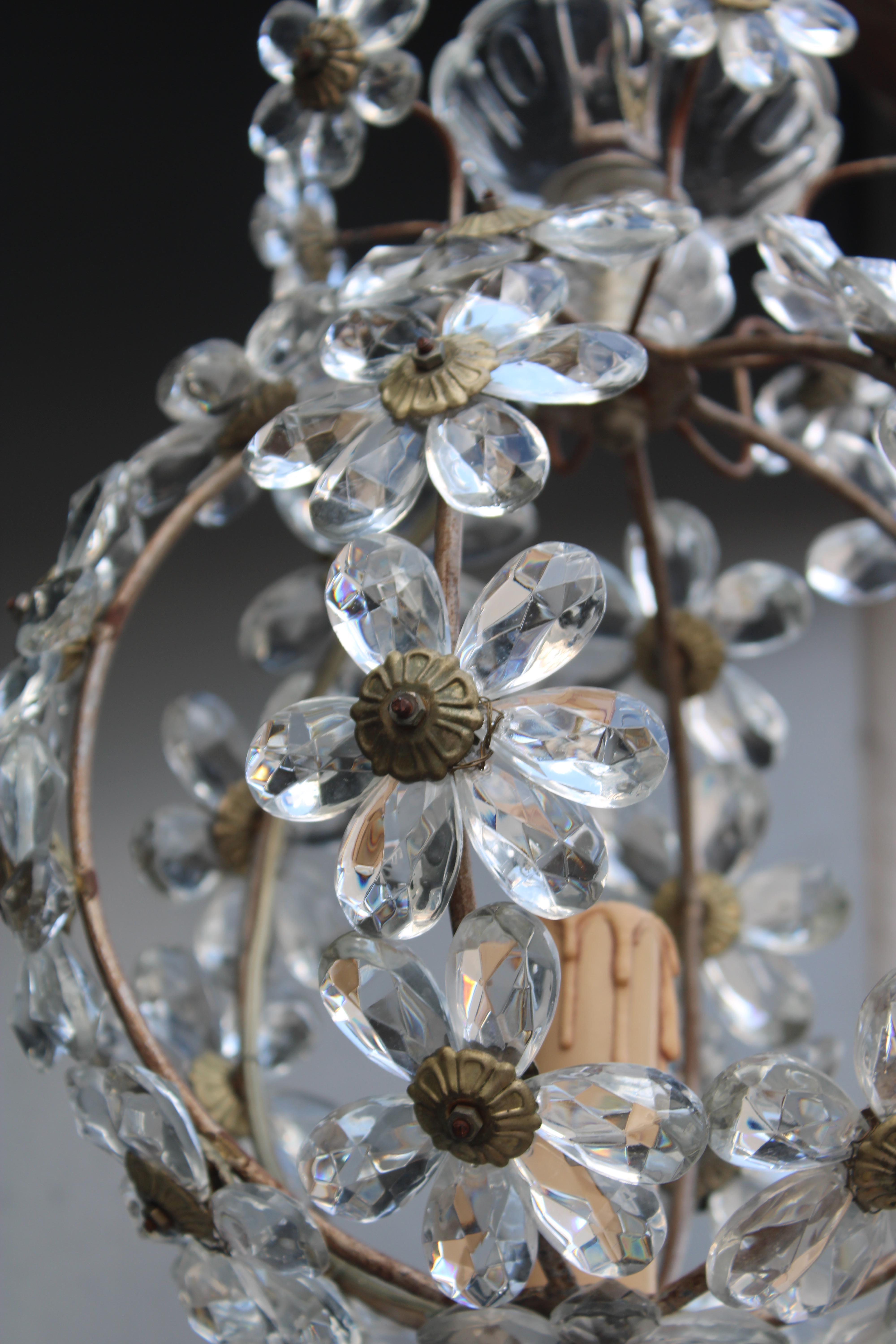 Lampadario a sospensione a Palla con cristalli Francia 1950 in vendita 1