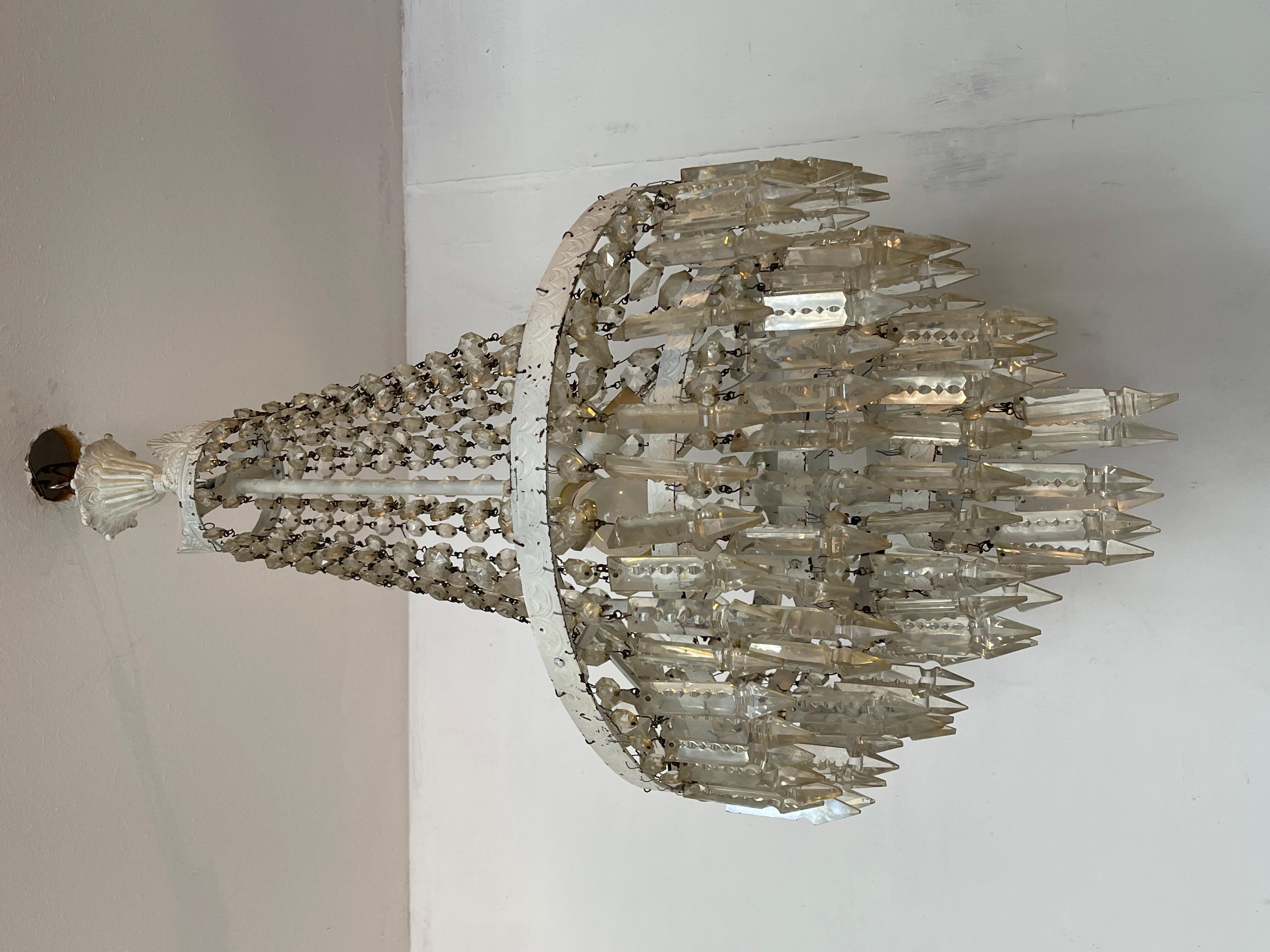 Italian Lampadario a sospensione in bronzo laccato bianco e cristal, stile Impero del XX in vendita