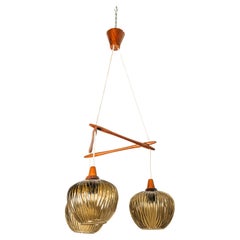 Lampadario a sospensione in legno e vetro, Italia, anni '50