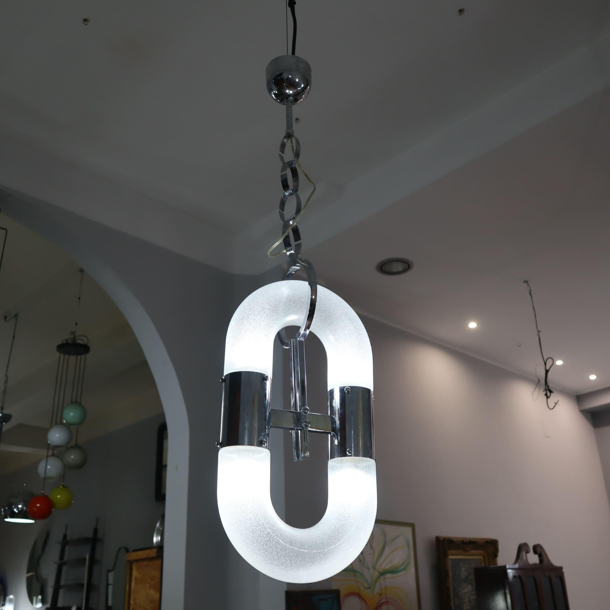 Mid-century modern Chandelier in Murano glass by Aldo Nason, Italy, 1960s
This pendant light is a stunning example of mid-century Italian design, crafted from fine Murano glass, renowned for its quality and craftsmanship. Its delicate, sculptural