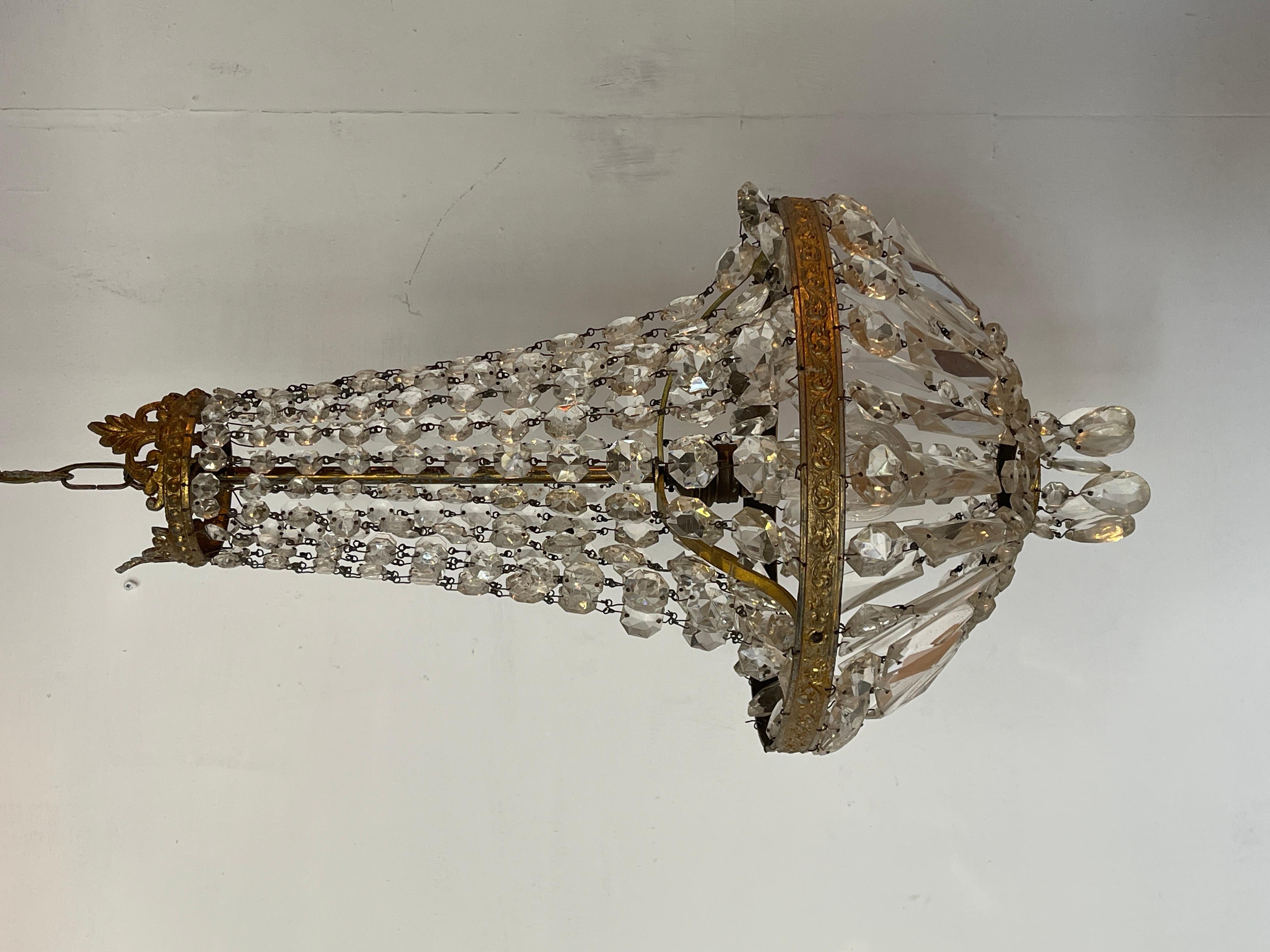 Lampadario a sospensione italiano in bronzo e cristallo degli anni '60 in vendita 2