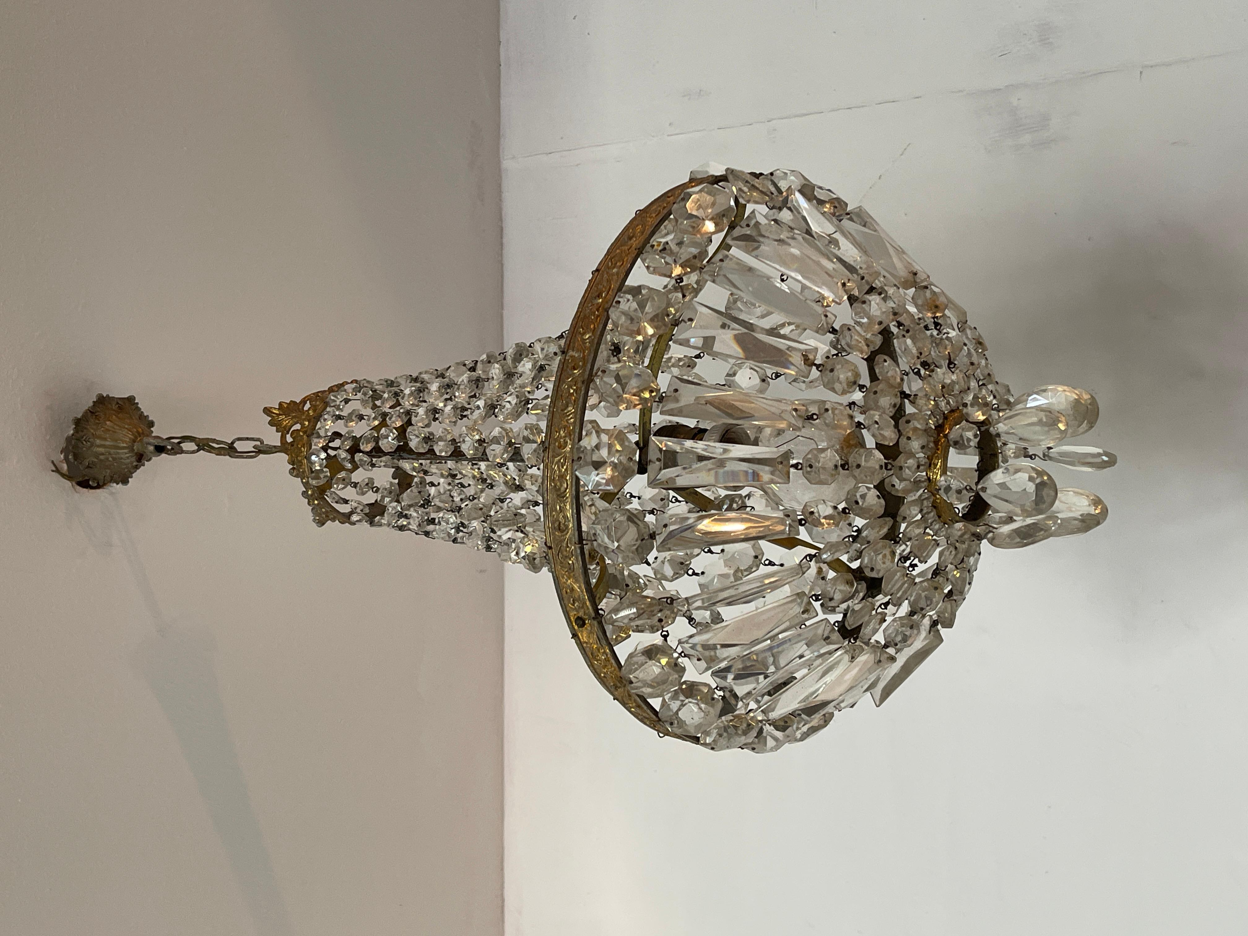 Italian Lampadario a sospensione italiano in bronzo e cristallo degli anni '60 in vendita