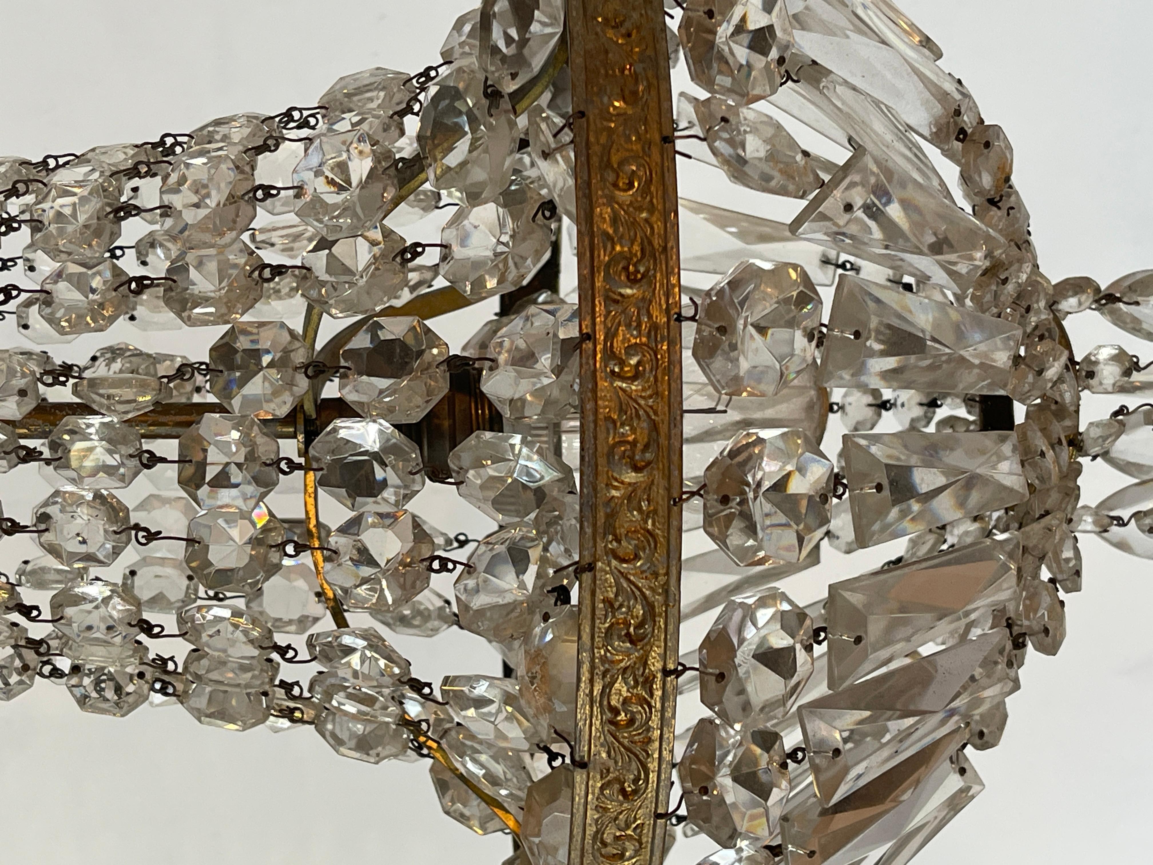 Lampadario a sospensione italiano in bronzo e cristallo degli anni '60 in vendita 1