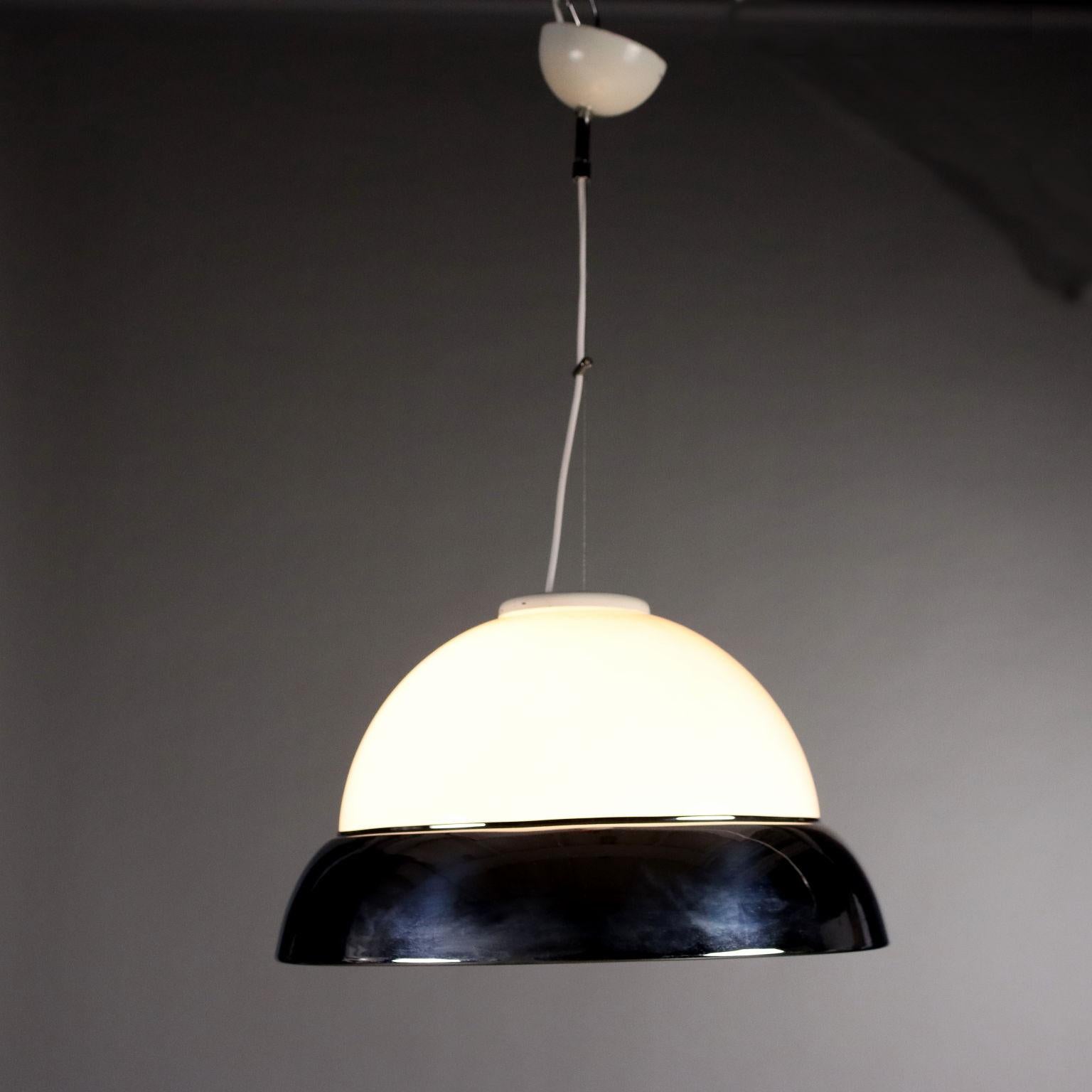 Lampada a soffitto, alluminio cromato e vetro. 