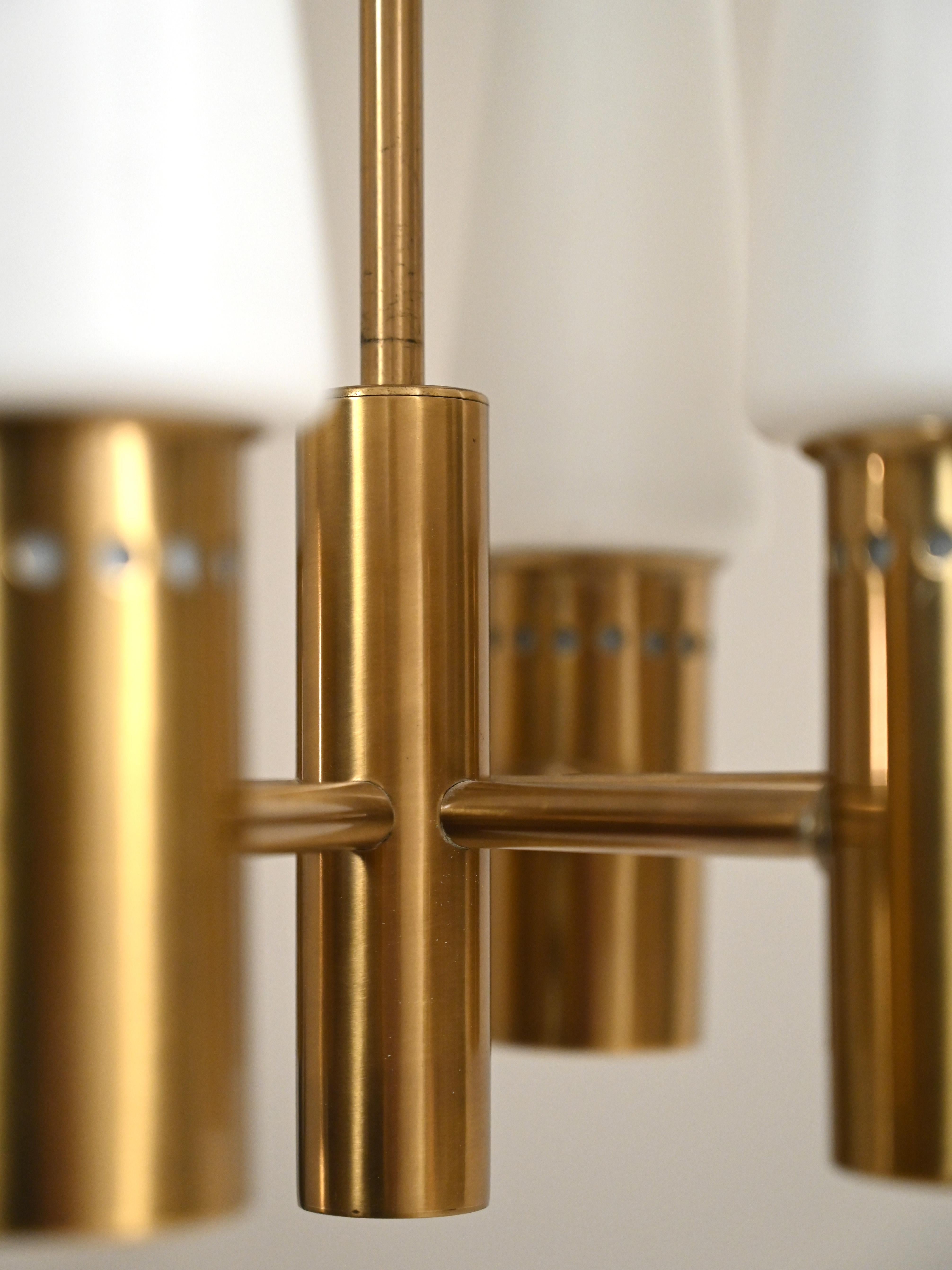 Scandinavian Modern 1950s brass and glass chandelier by Hans-Agne Jakobsson For Sale