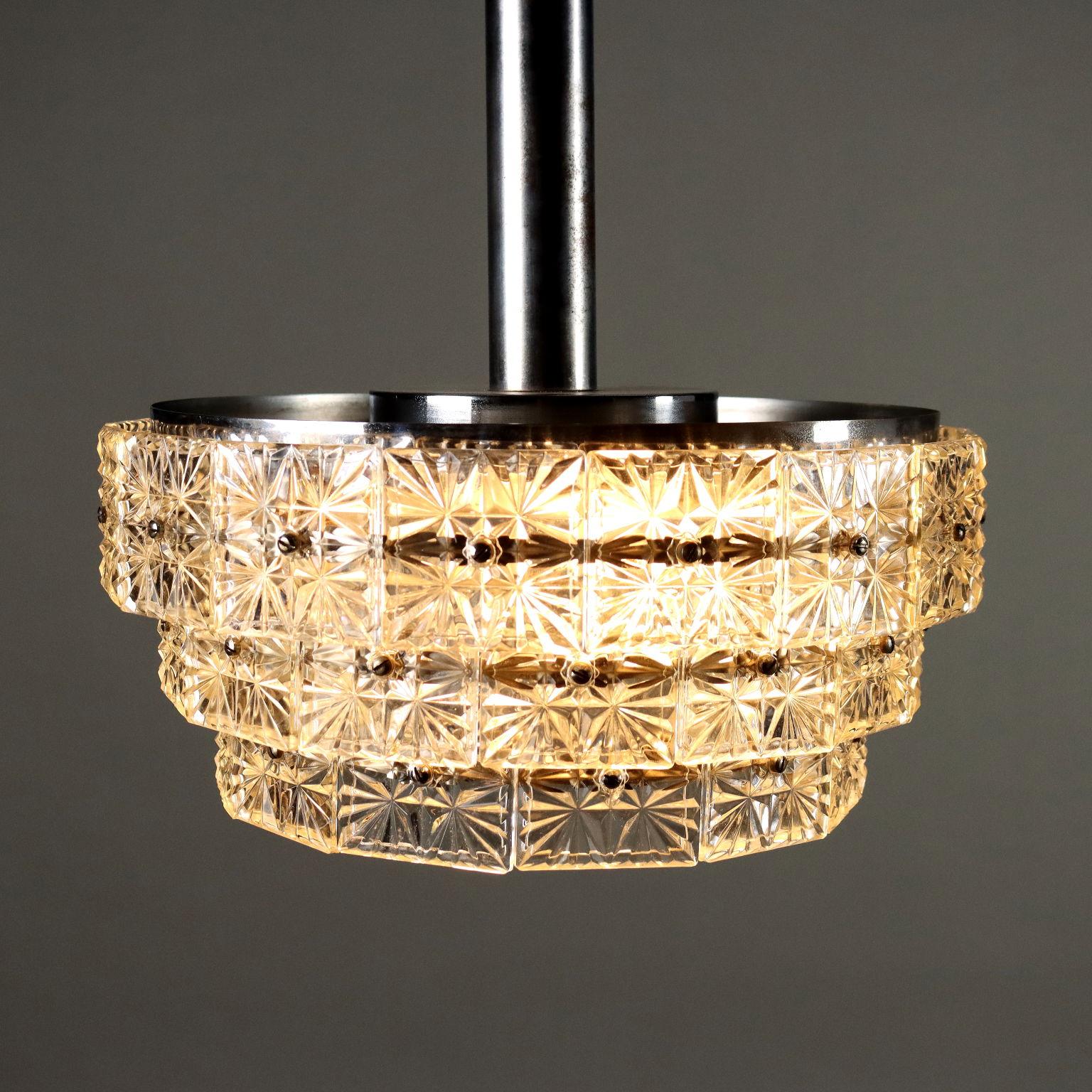 Mid-Century Modern 60s-70s chandelier in netallo and glass For Sale