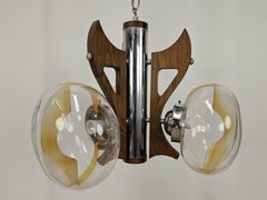 1960er-Jahre-Kronleuchter aus Holz und Metall mit drei Glas-Deckenlampen