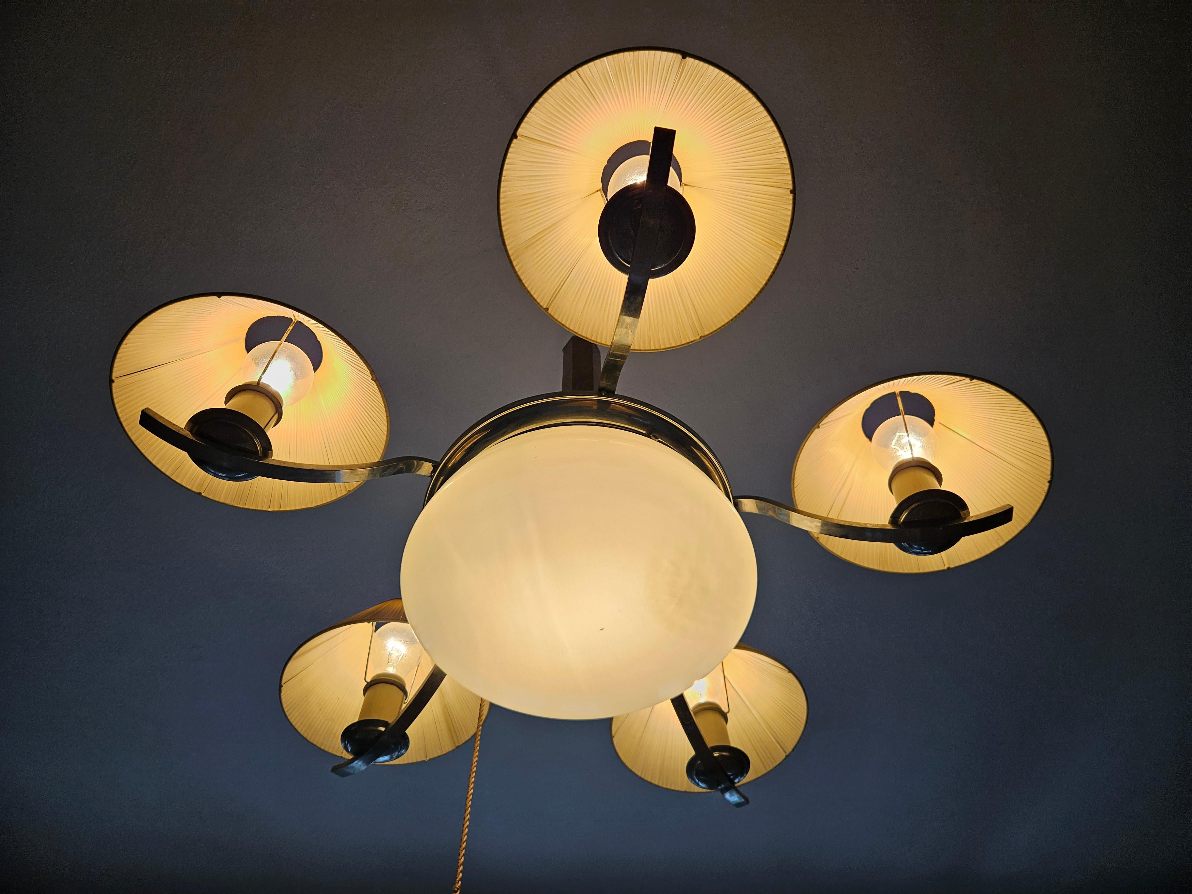 Lampadario Art Decò anni '30 in acciaio, vetro e radica Art Decó en venta