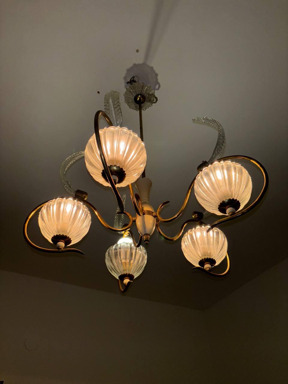 Brass Art Deco brass chandelier with Murano glass by Ercole Barovier Venini 1940s For Sale