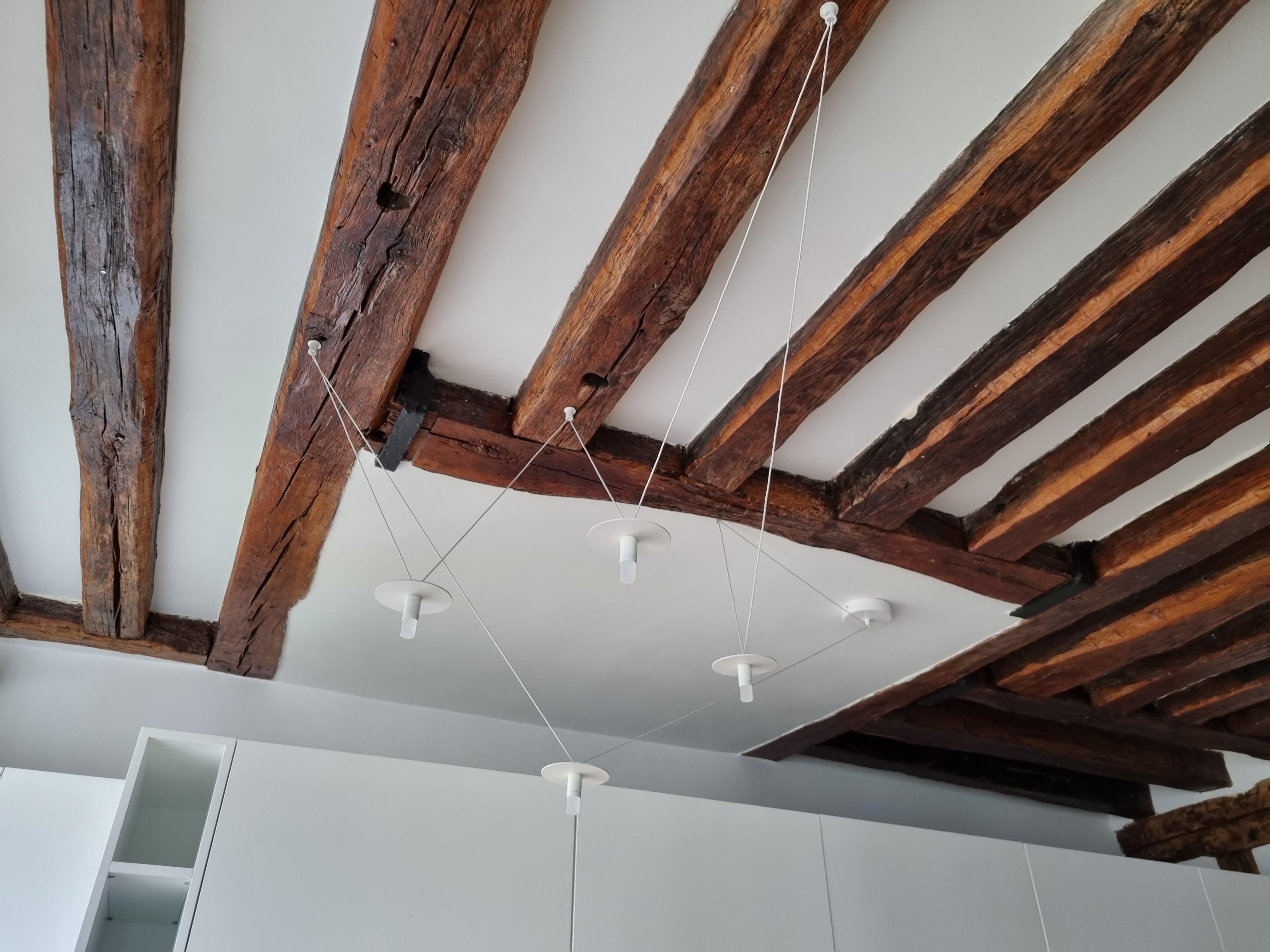 European Lampadario bianco minimal 4 luci personalizzabili con diffusori per luce morbida in vendita