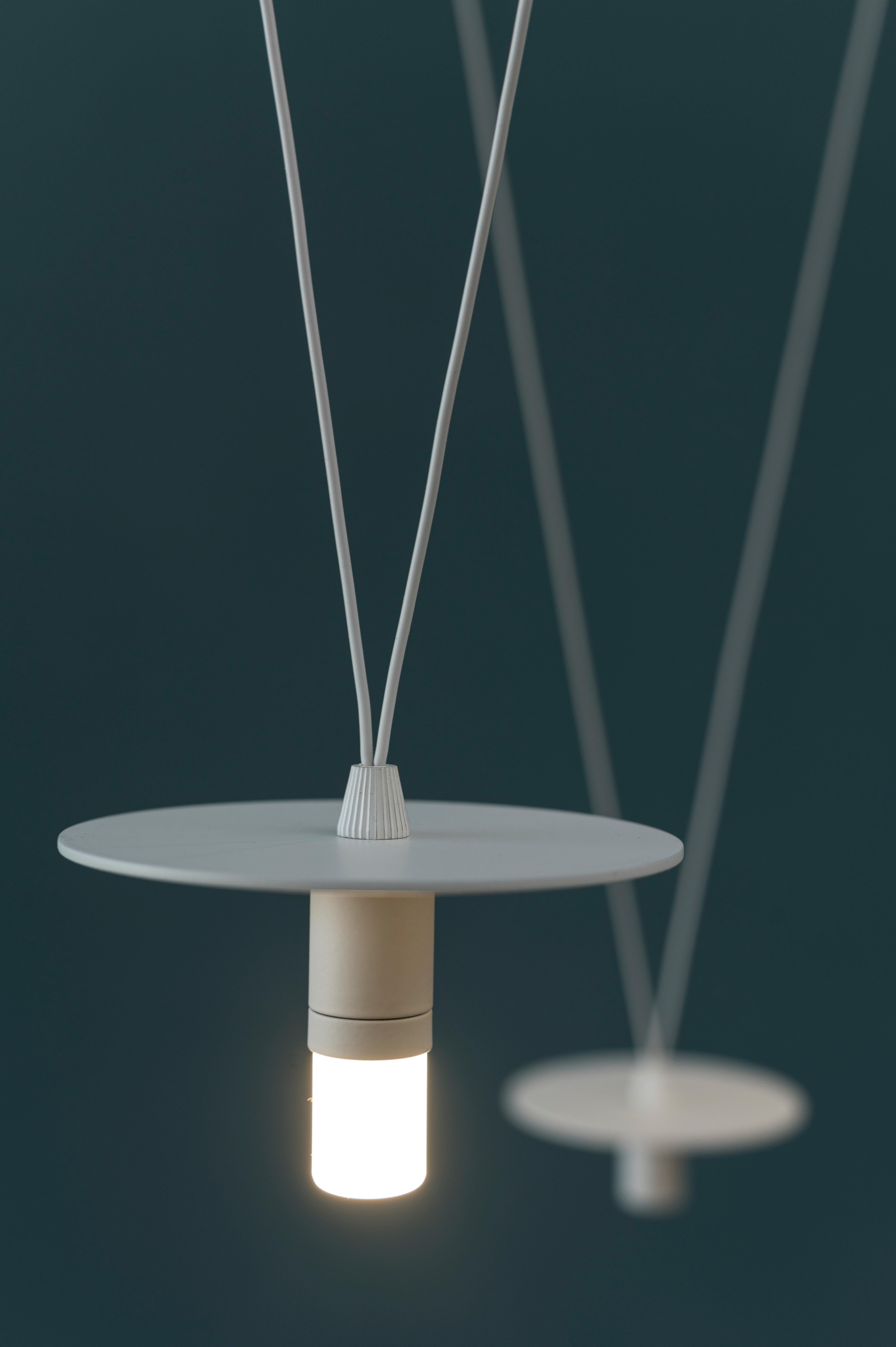 Tornito Lampadario bianco minimal 4 luci personalizzabili con diffusori per luce morbida in vendita