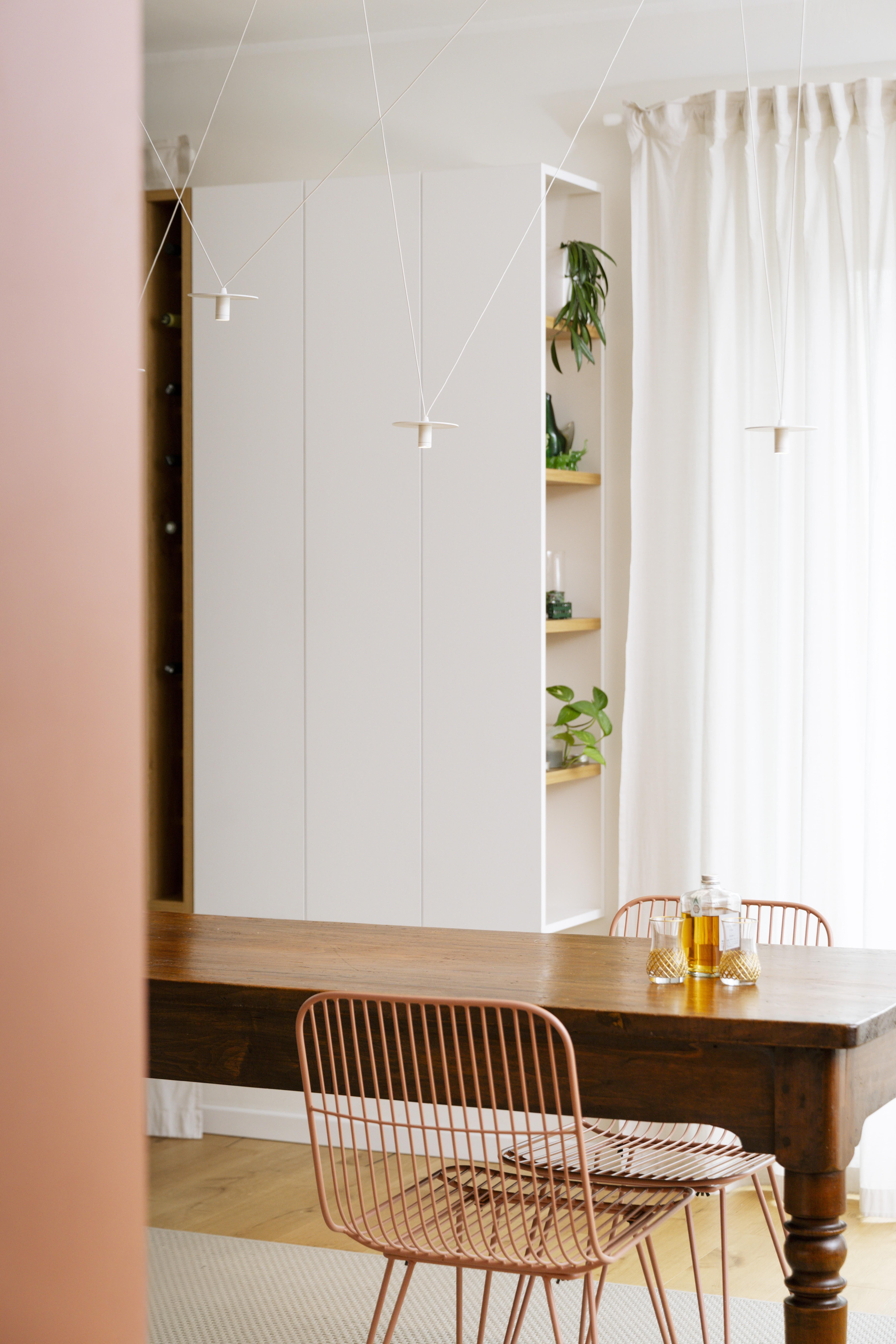 Lampadario bianco minimal 6 luci personalizzabili con luce puntuale (Minimalistisch) im Angebot