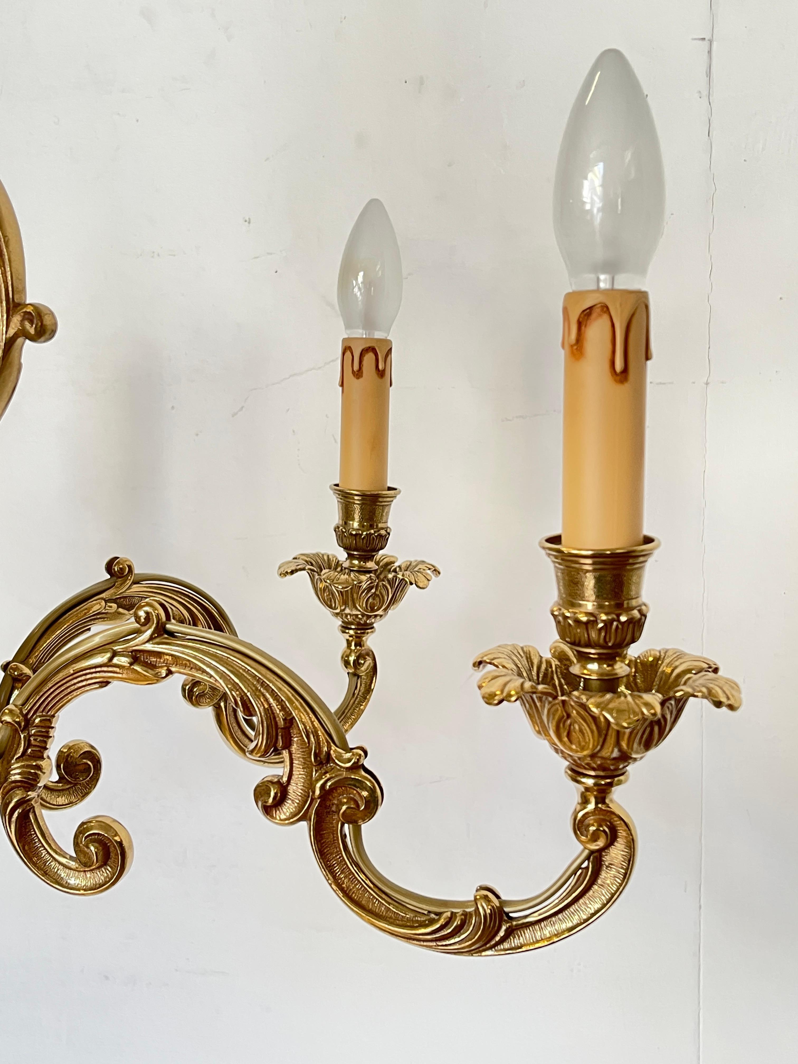 Baroque Lustre à six lumières en bronze doré, Versailles - Golden Elegance en vente