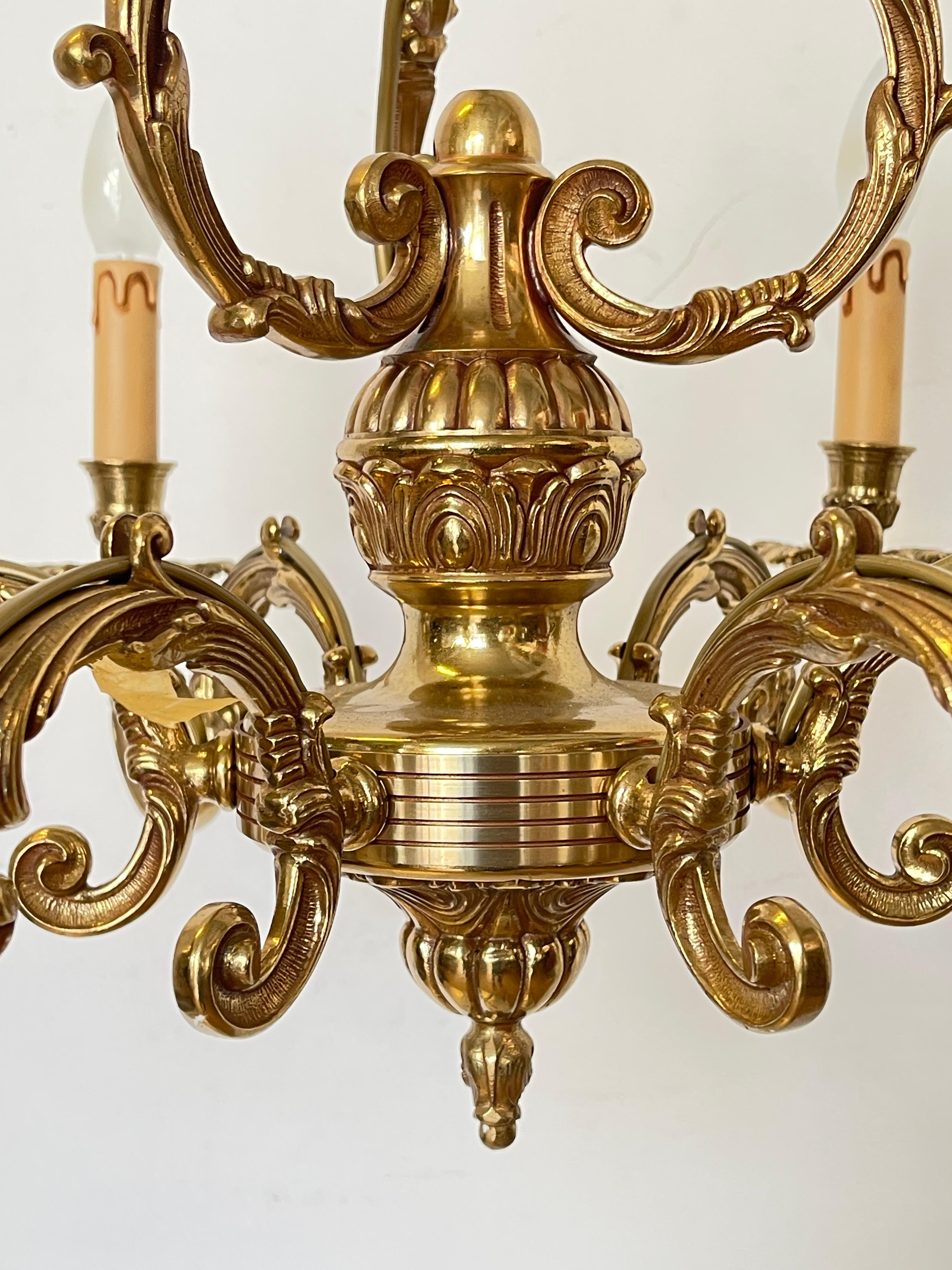 Italian Lustre à six lumières en bronze doré, Versailles - Golden Elegance en vente