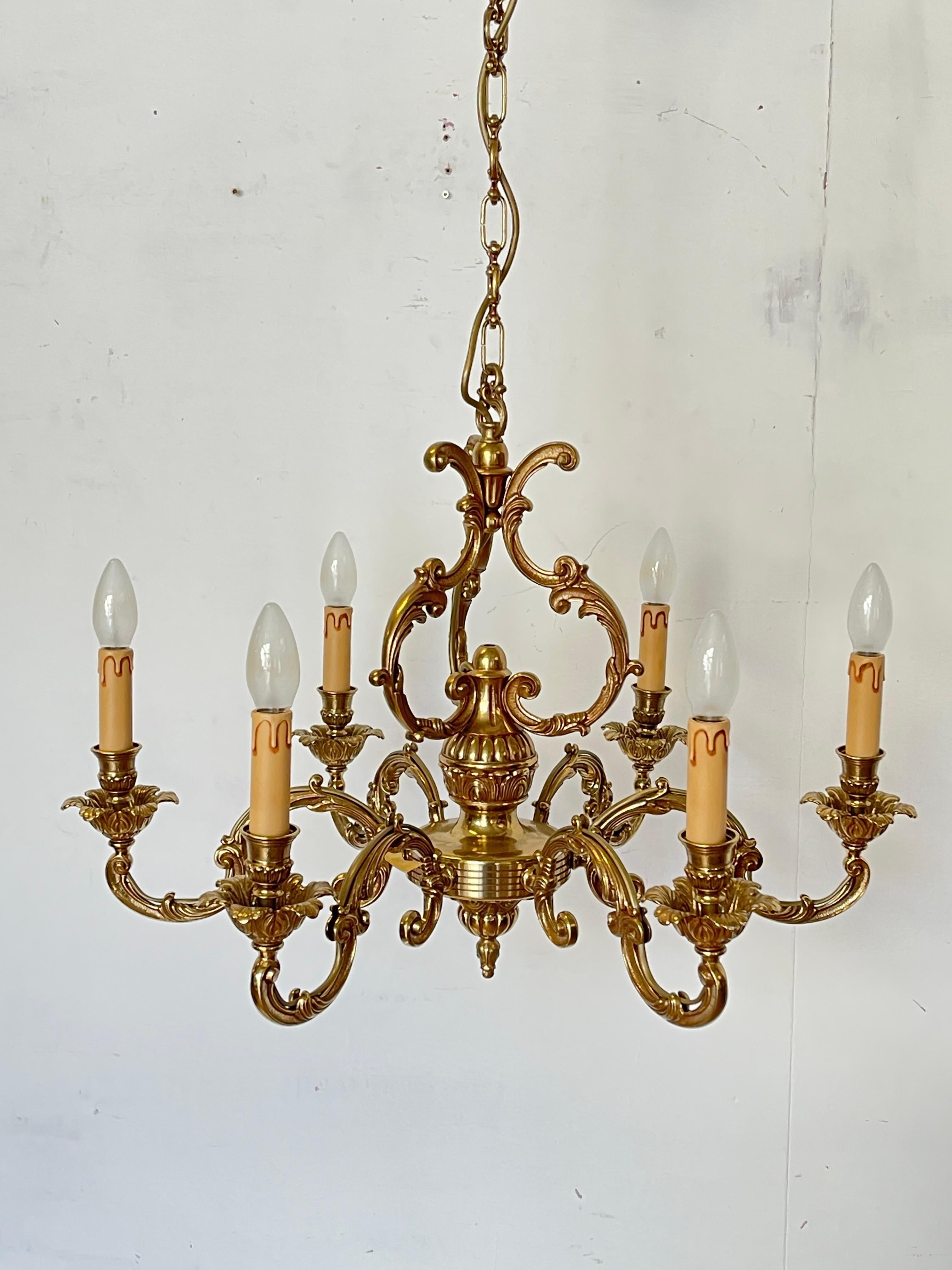 20th Century Lustre à six lumières en bronze doré, Versailles - Golden Elegance en vente