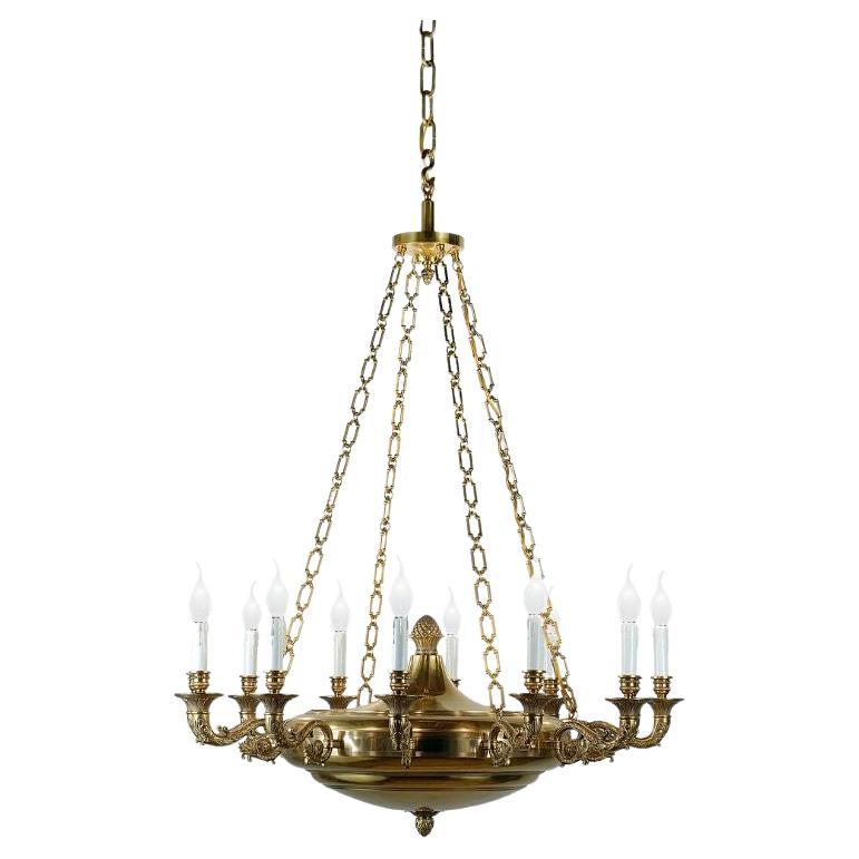Classic 12-light chandelier with chains