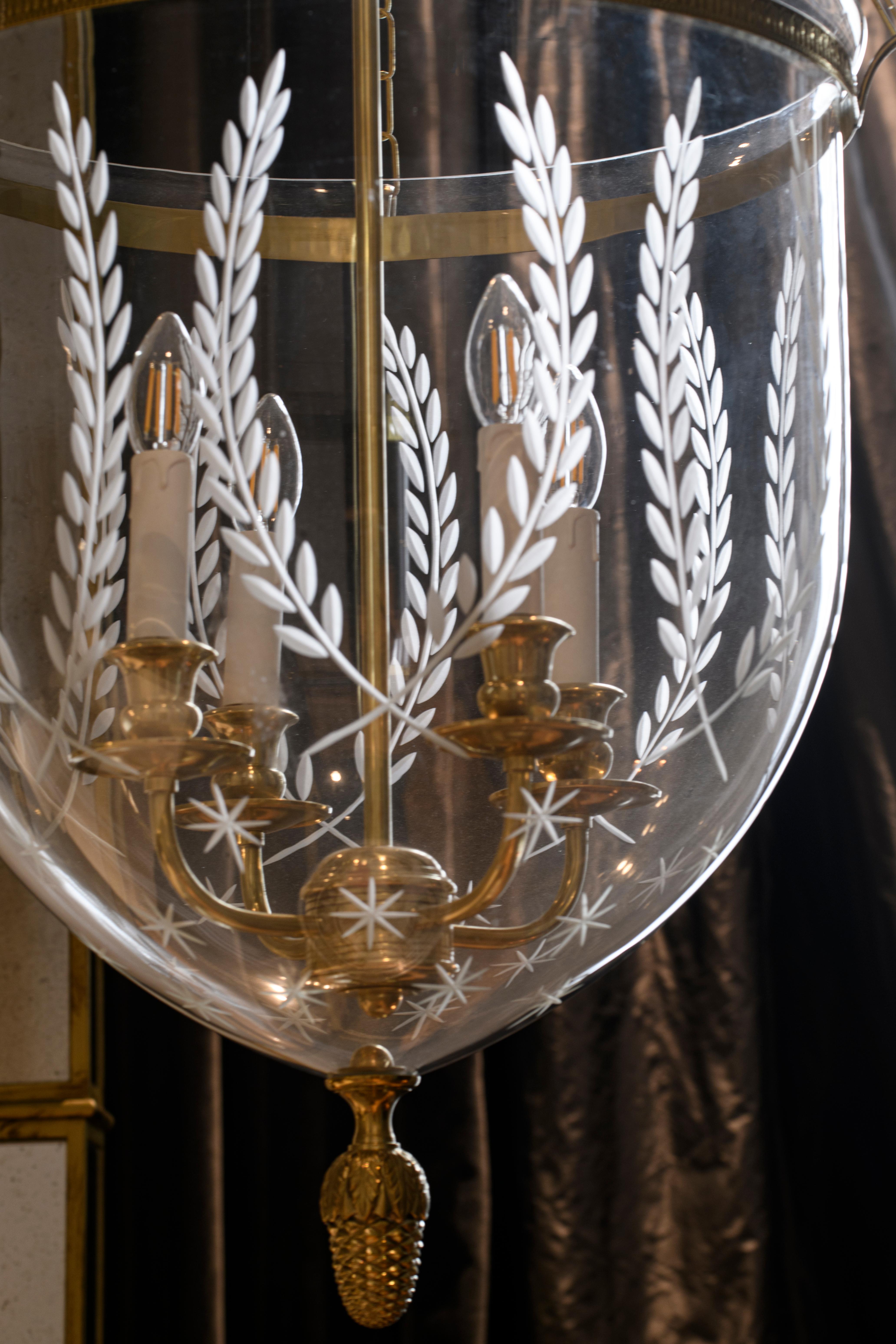 Classic hand-cut glass and brass chandelier In New Condition For Sale In Firenze, FI