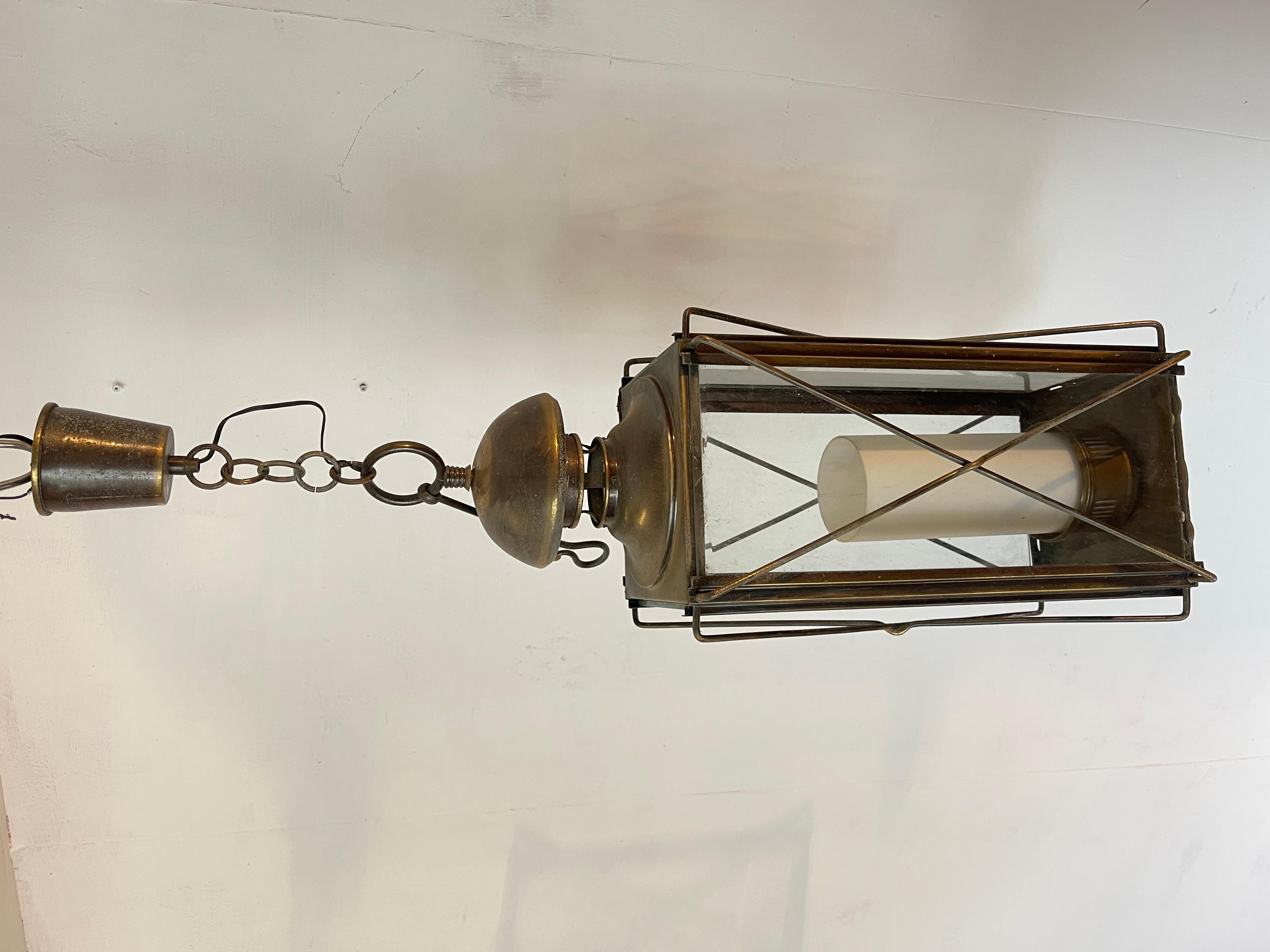 Lampadario classico italiano in bronzo e cristallo stile anni '40 in vendita 3