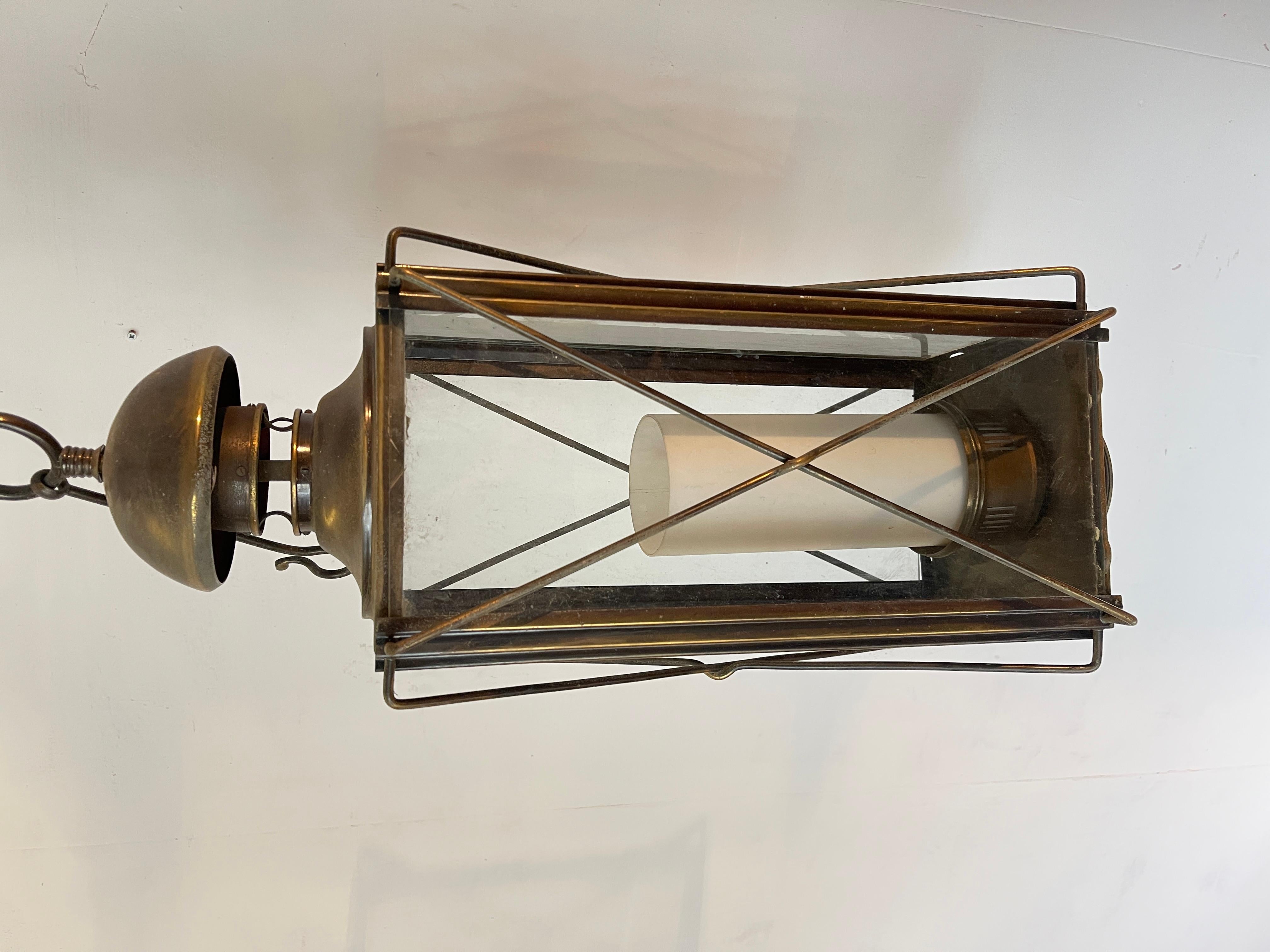Lampadario classico italiano in bronzo e cristallo stile anni '40 in vendita 4