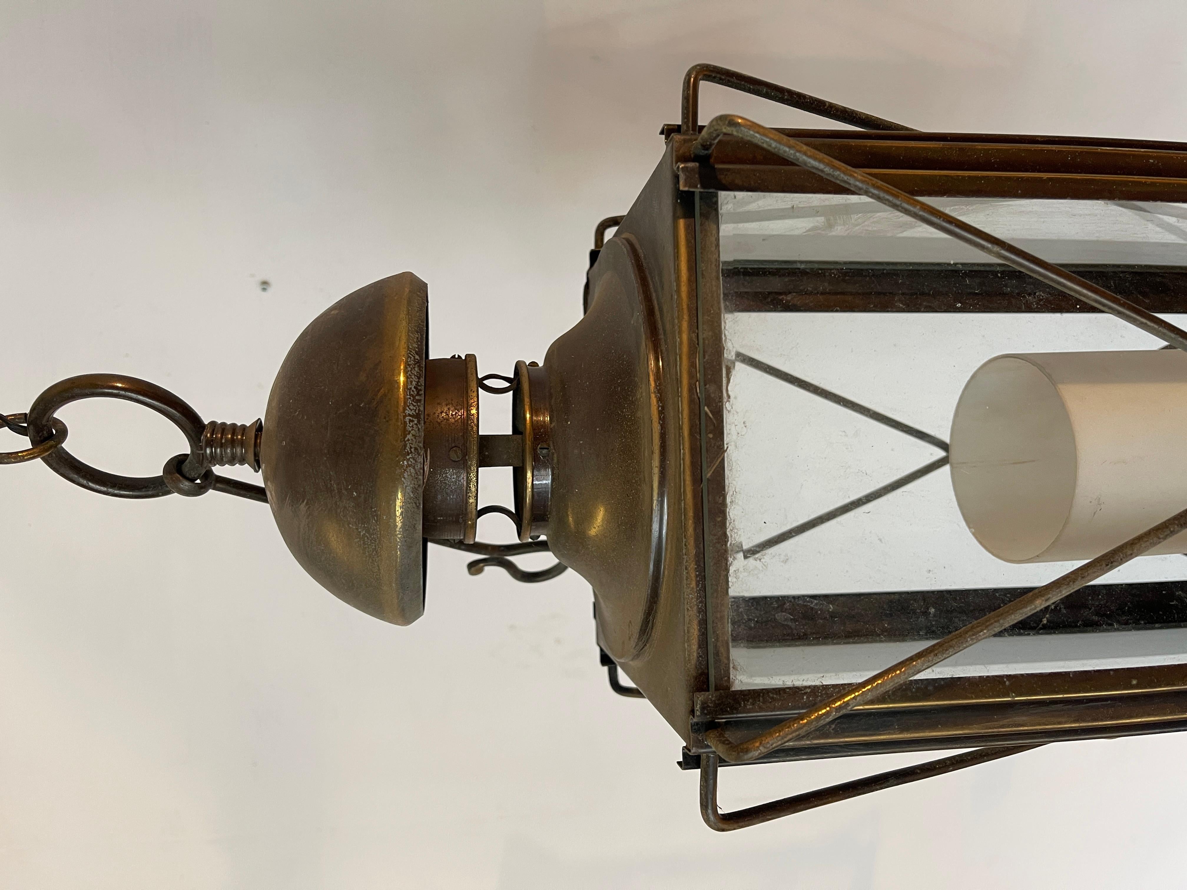 Lampadario classico italiano in bronzo e cristallo stile anni '40 in vendita 5
