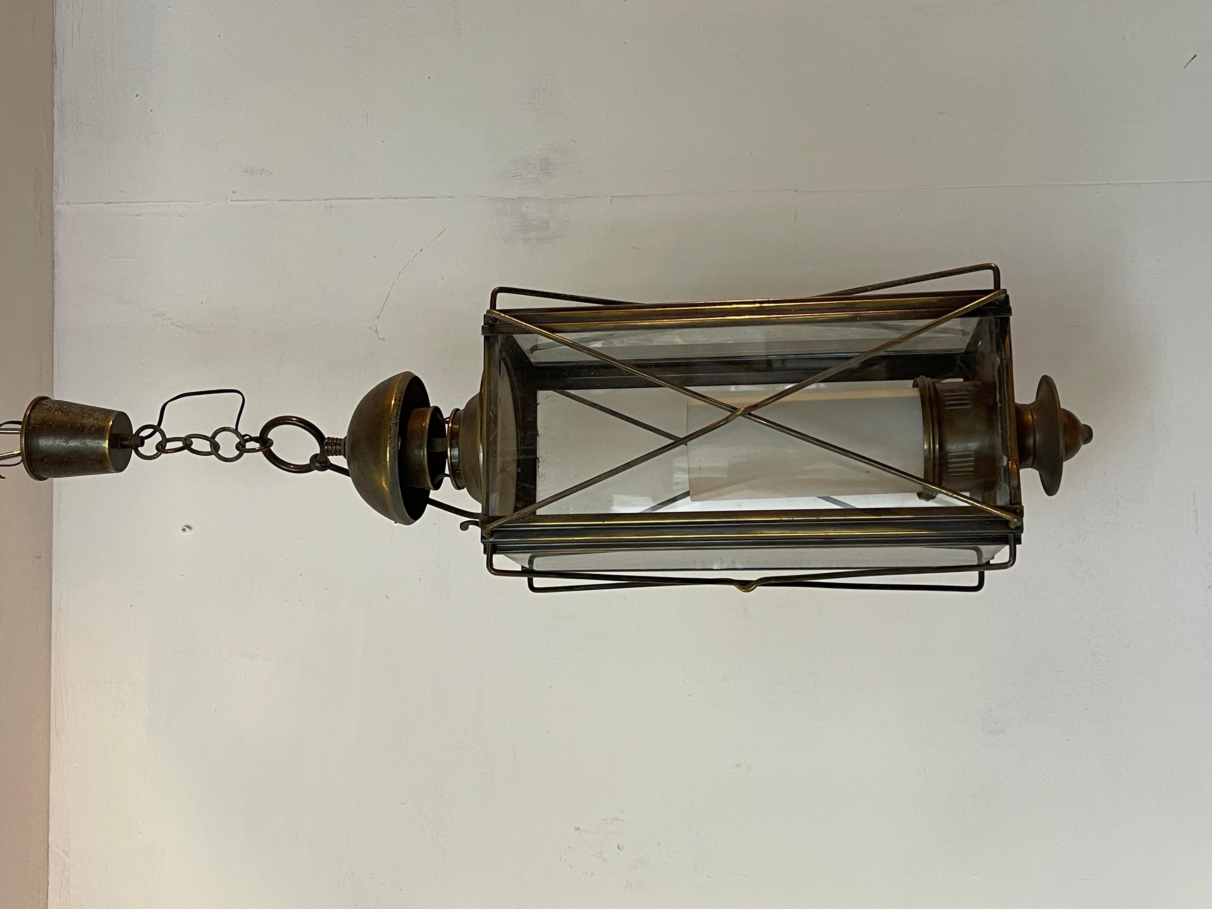 Altro Lampadario classico italiano in bronzo e cristallo stile anni '40 in vendita