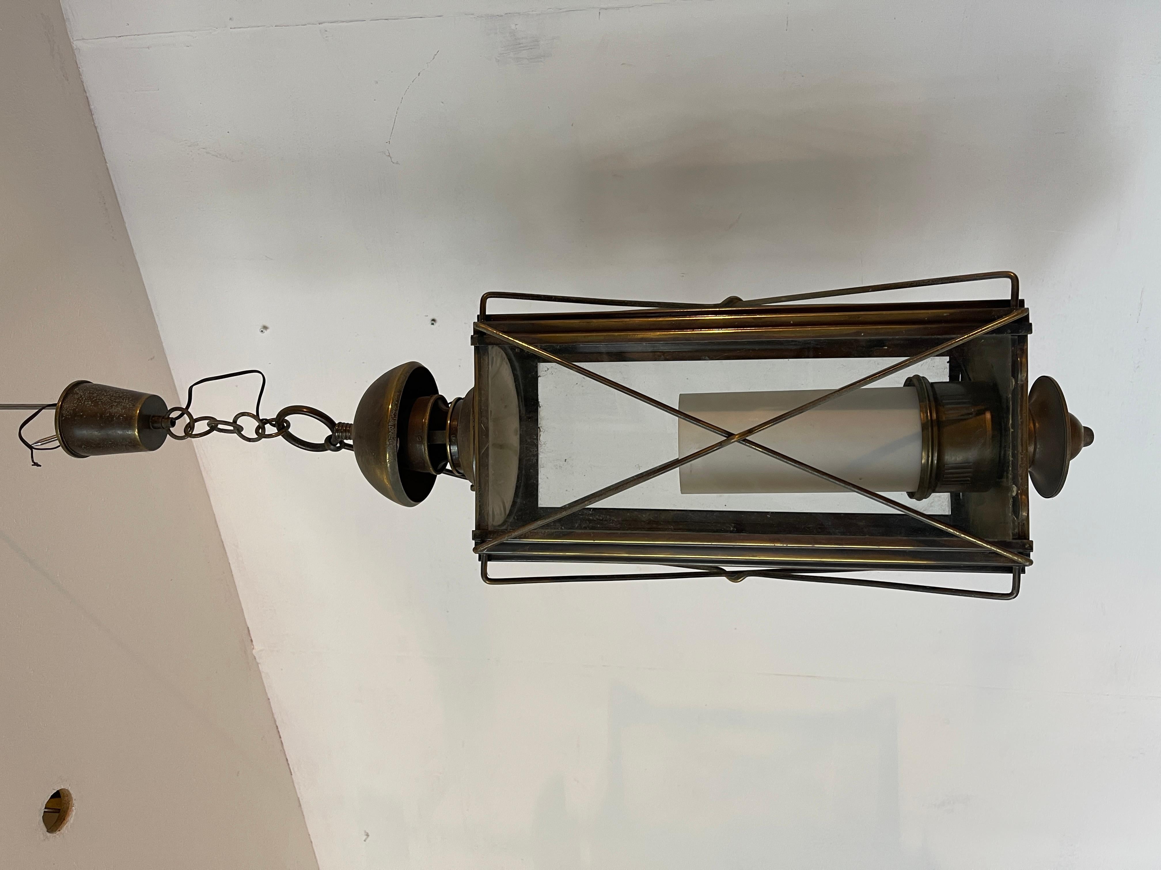 Lampadario classico italiano in bronzo e cristallo stile anni '40 in vendita 2