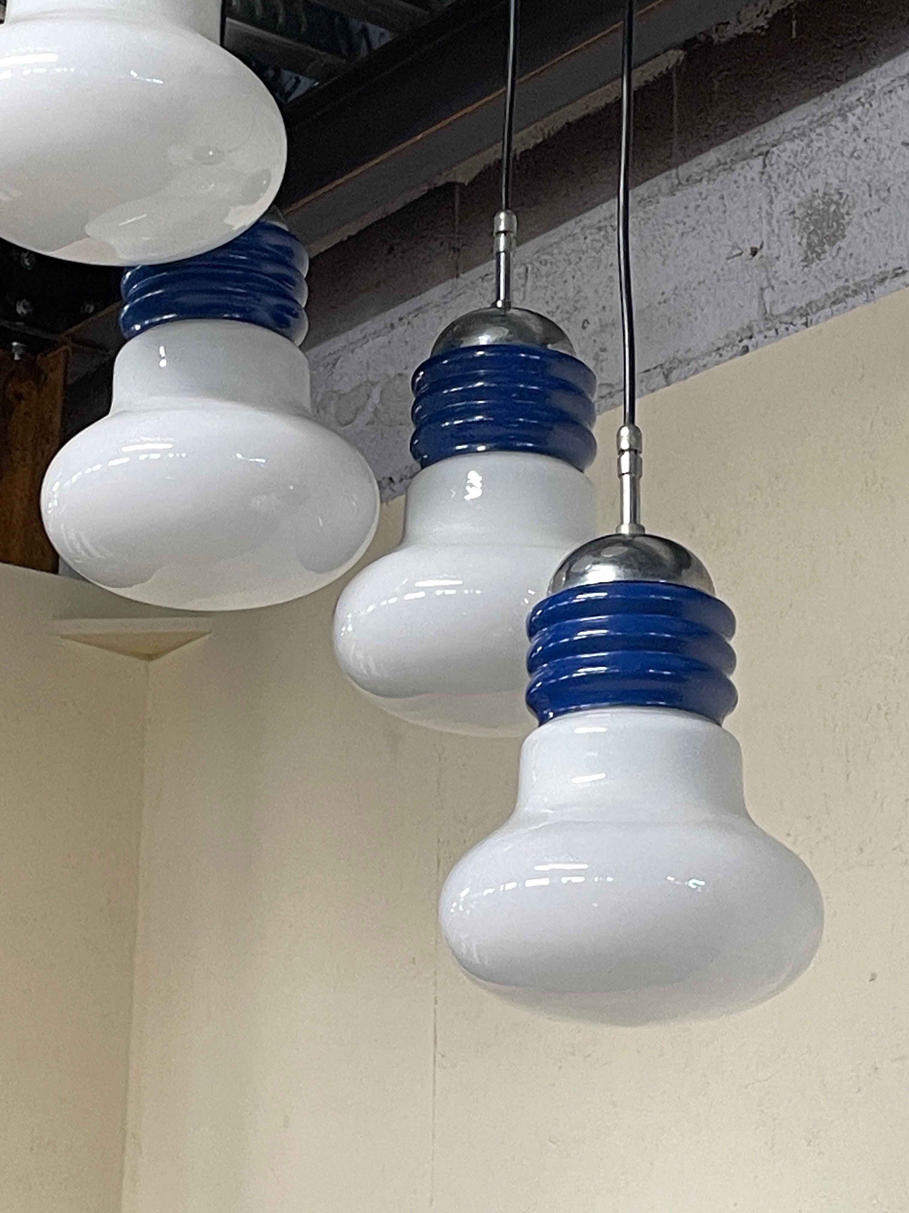 Lámpara de araña de los años 70 con 5 colgantes modelo Lampadina fabricada por Tronconi en venta 3
