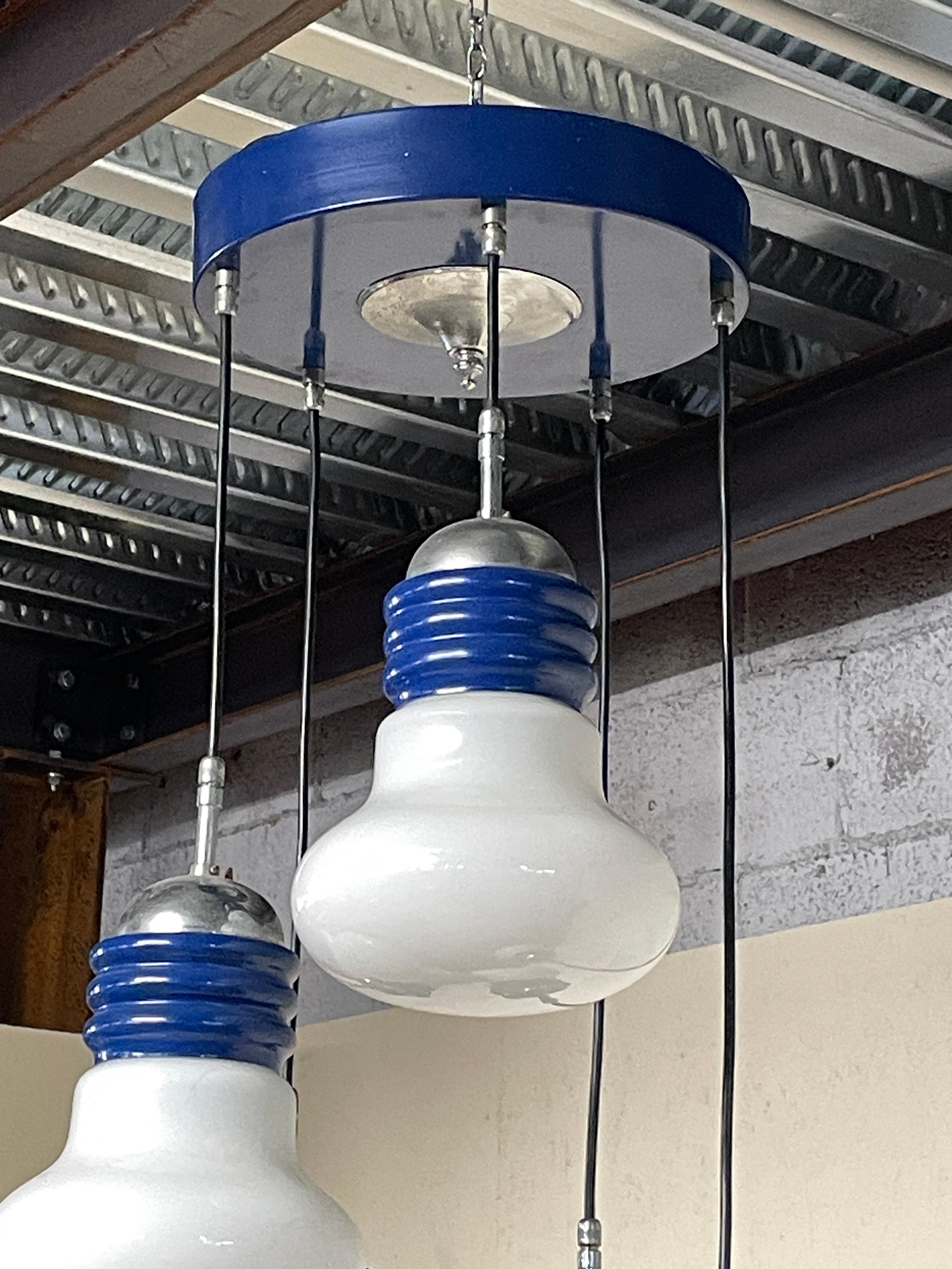 Lámpara de araña de los años 70 con 5 colgantes modelo Lampadina fabricada por Tronconi en venta 4