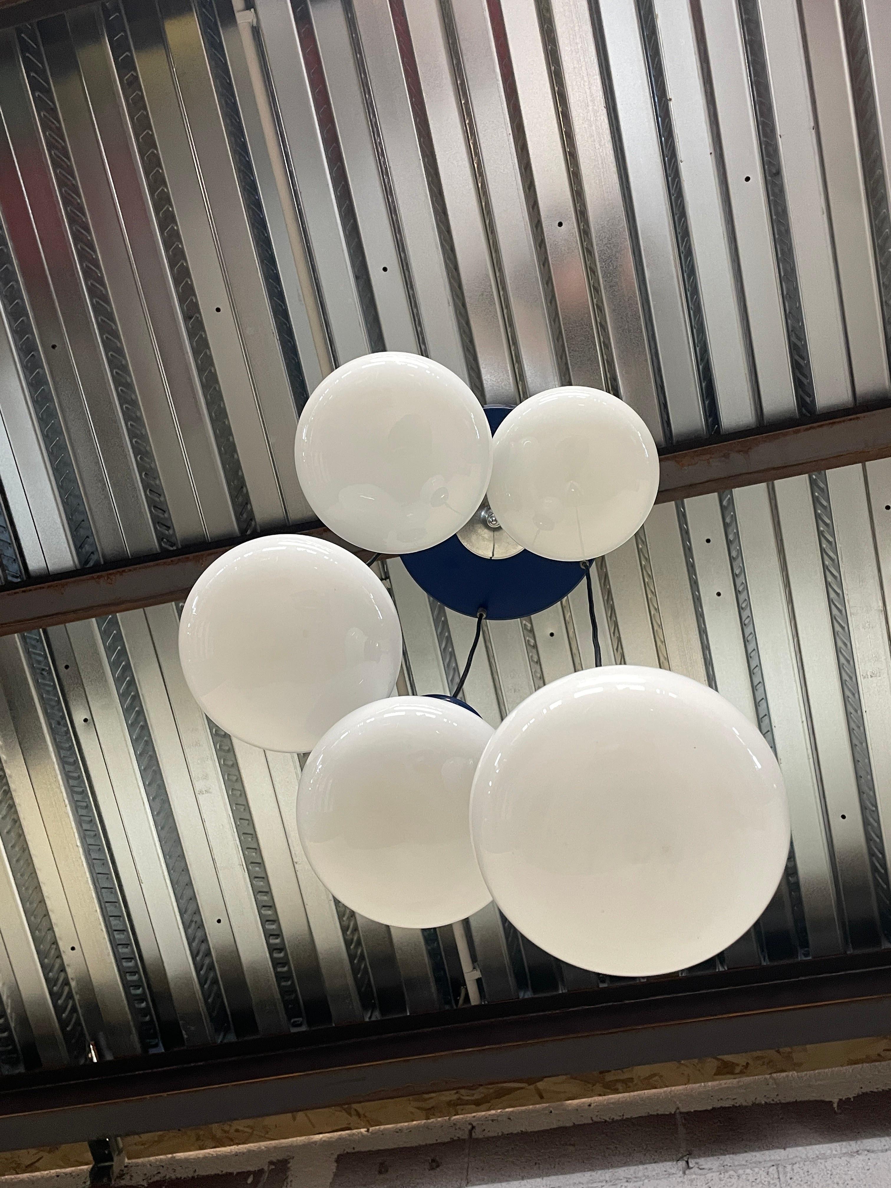 Lámpara de araña de los años 70 con 5 colgantes modelo Lampadina fabricada por Tronconi en venta 8
