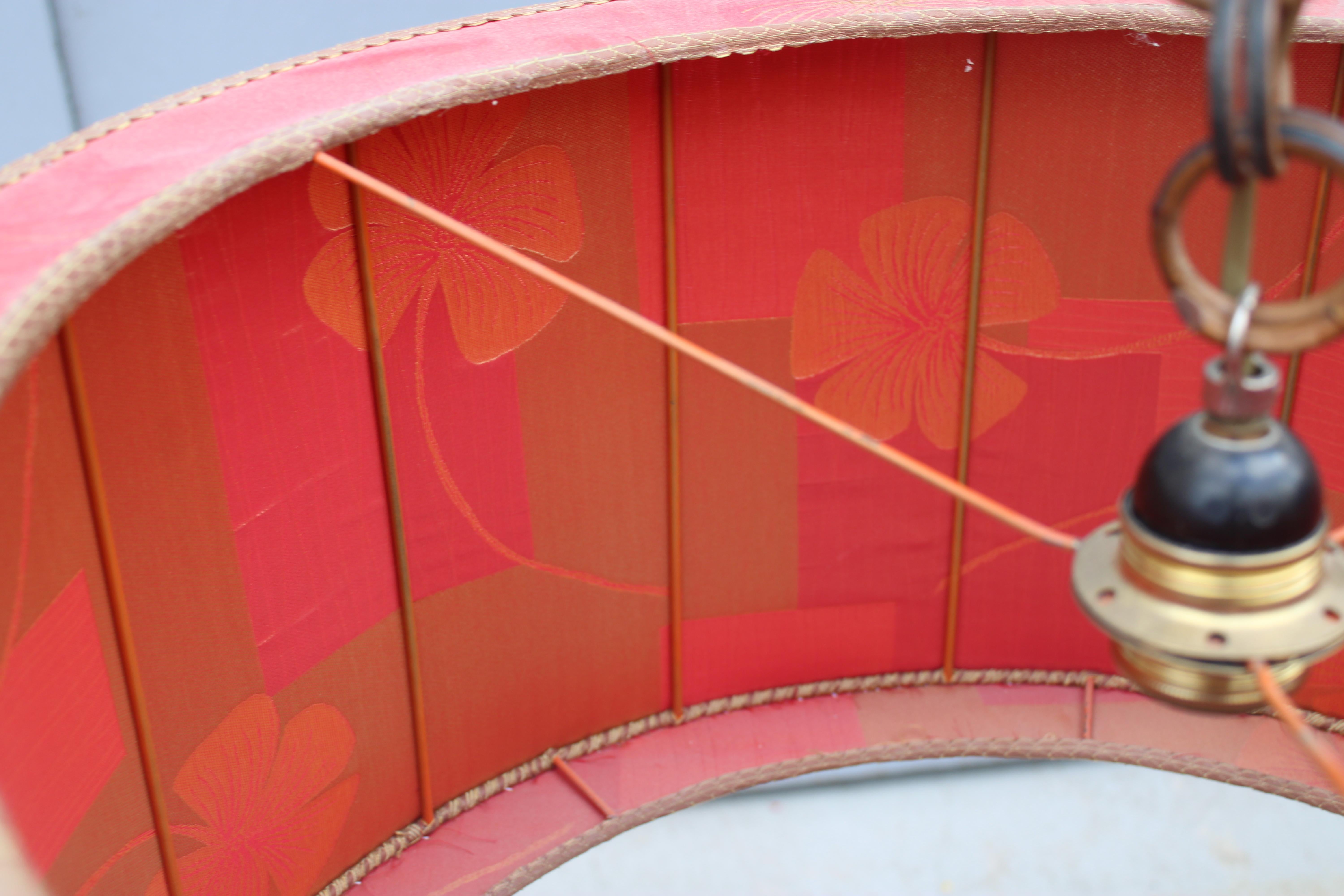 Red fabric dome chandelier with flowers Mid-century italian design brass In Good Condition For Sale In Palermo, Sicily