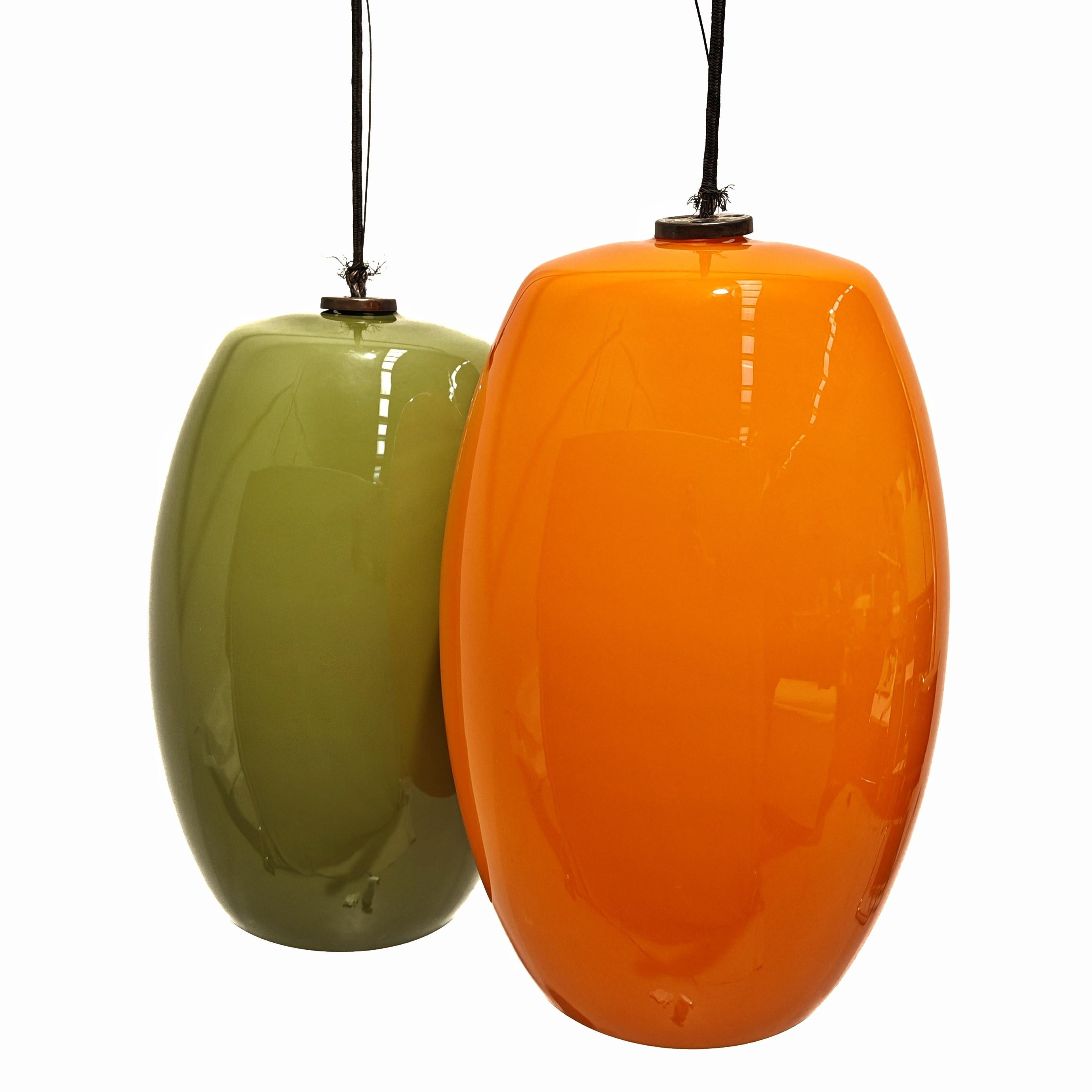 Lampadario con grandi pendenti vetri murano verde e arancio Italia anni 60 in vendita 3