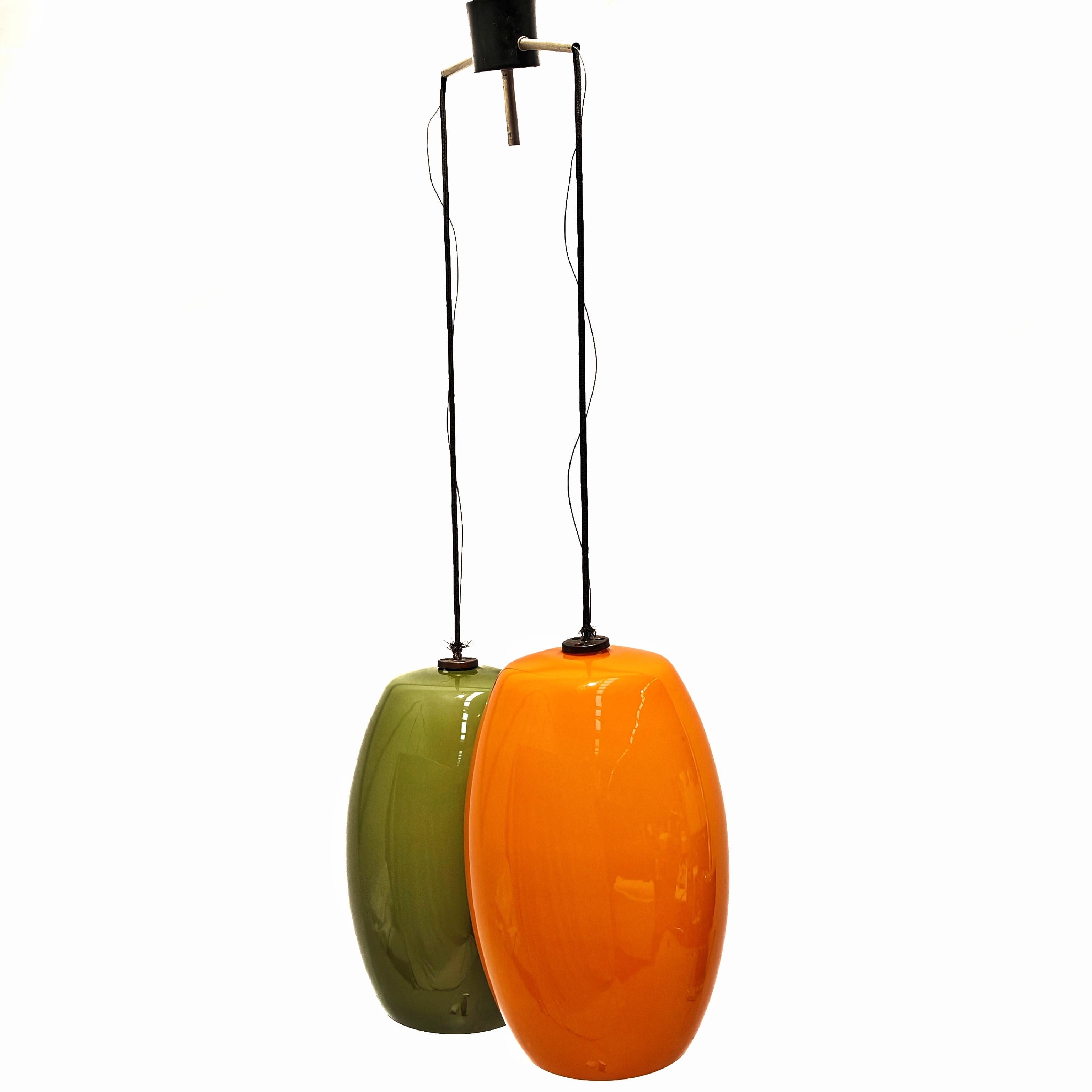 Lampadario con grandi pendenti vetri murano verde e arancio Italia anni 60 in vendita 4
