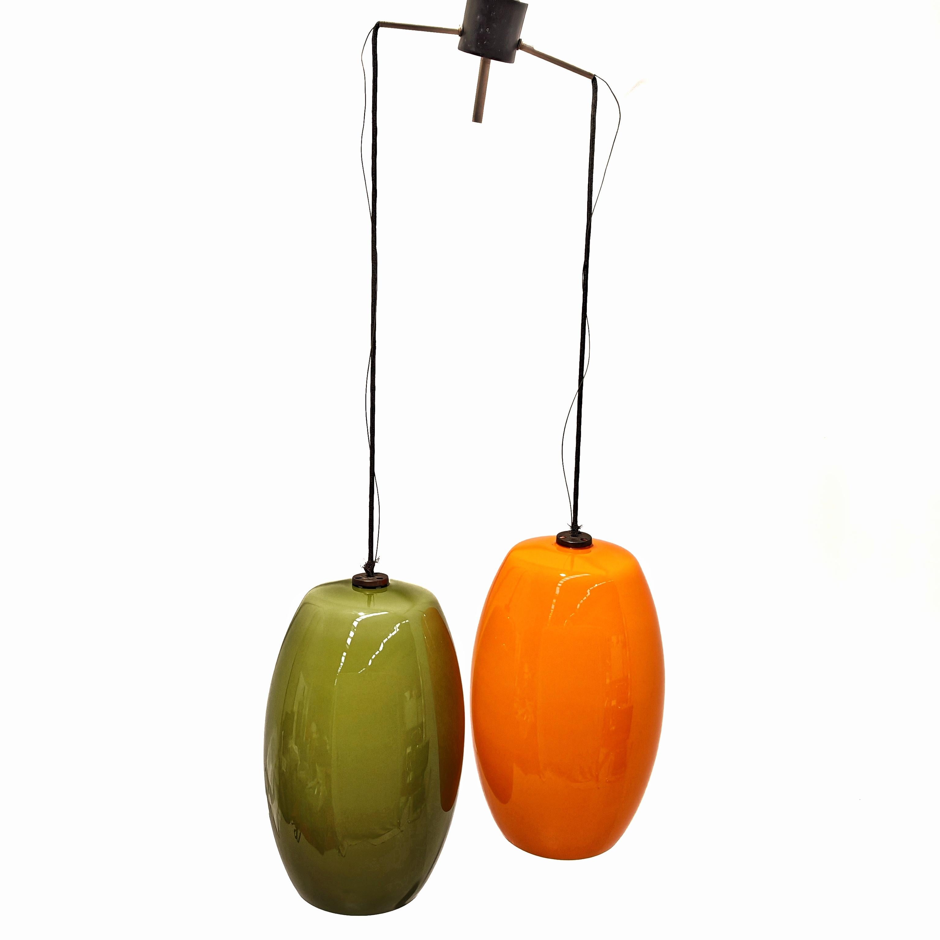 Italian Lampadario con grandi pendenti vetri murano verde e arancio Italia anni 60 in vendita