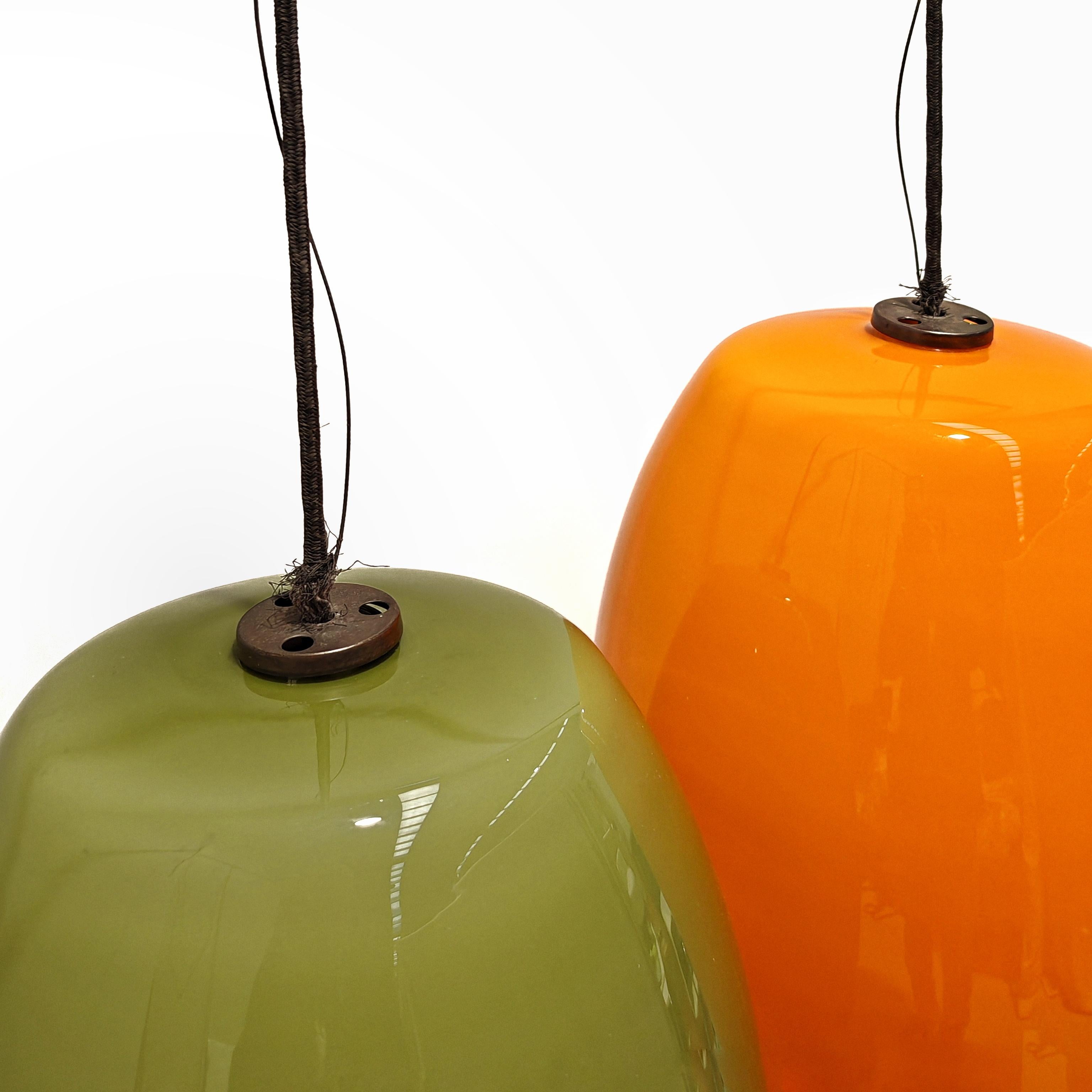 Lampadario con grandi pendenti vetri murano verde e arancio Italia anni 60 in vendita 1