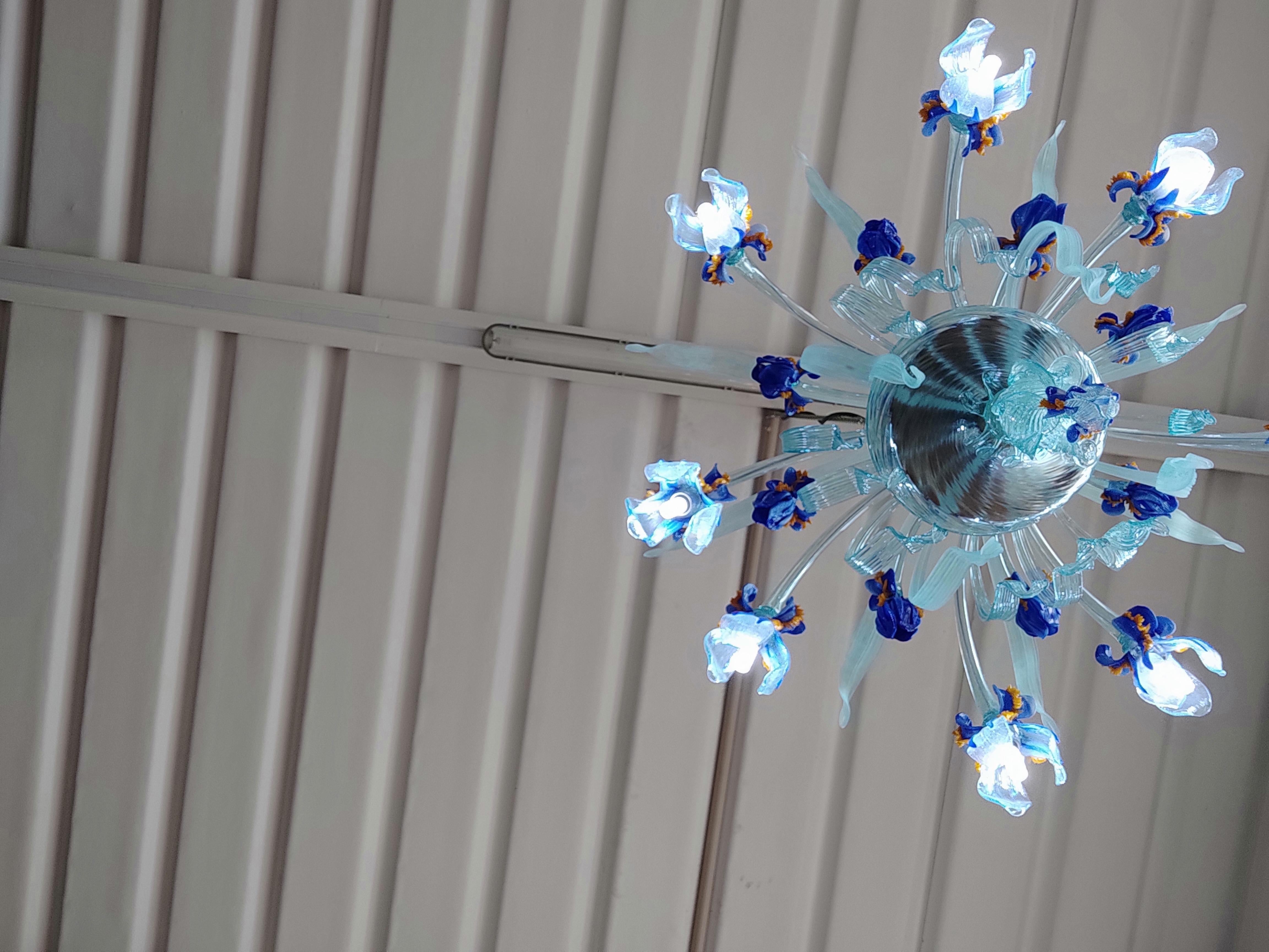 Chandelier with Iris in blown glass For Sale 1