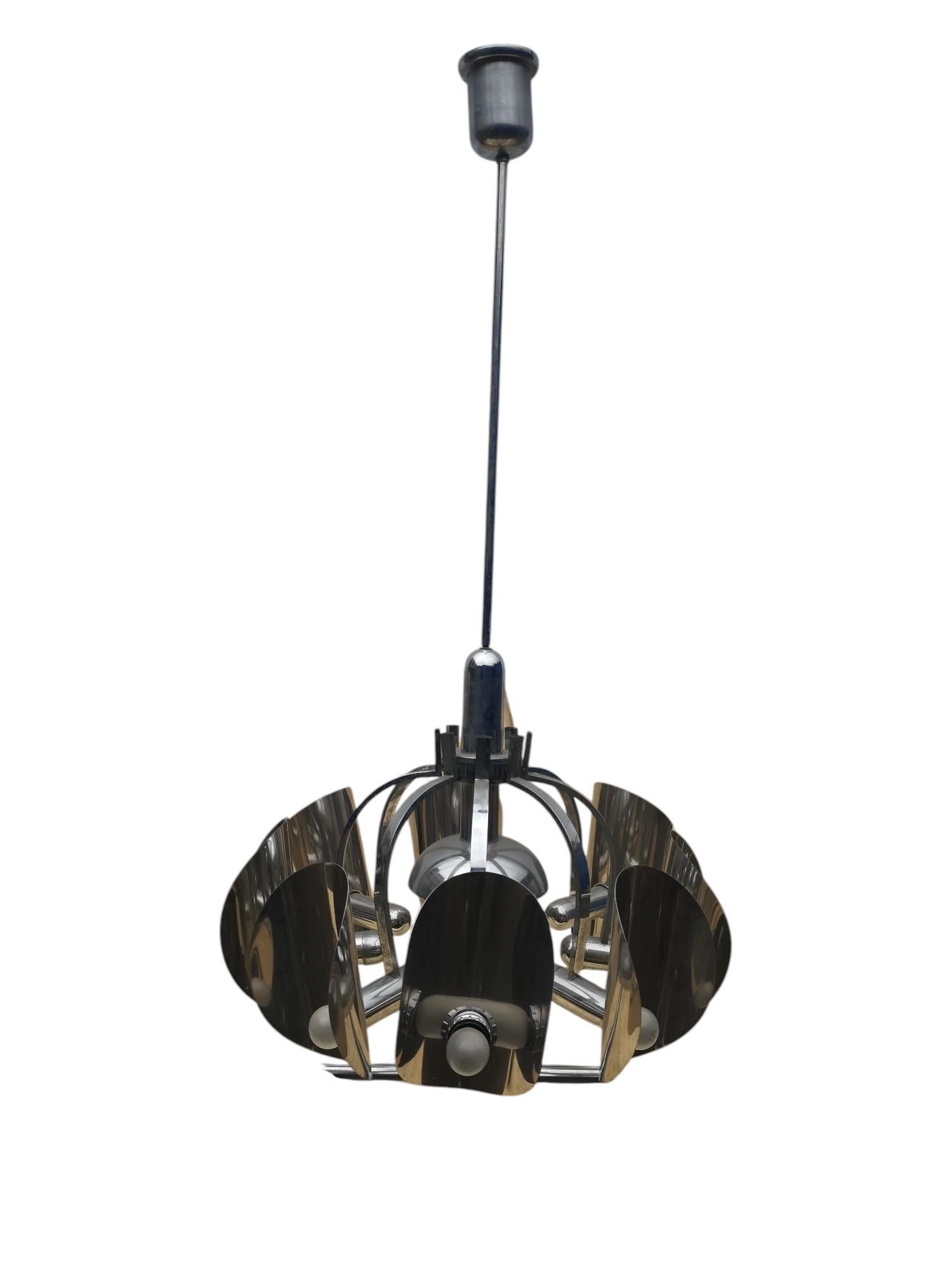 Italian Lampadario cromato a 8 luci Space Age anni 70 in vendita