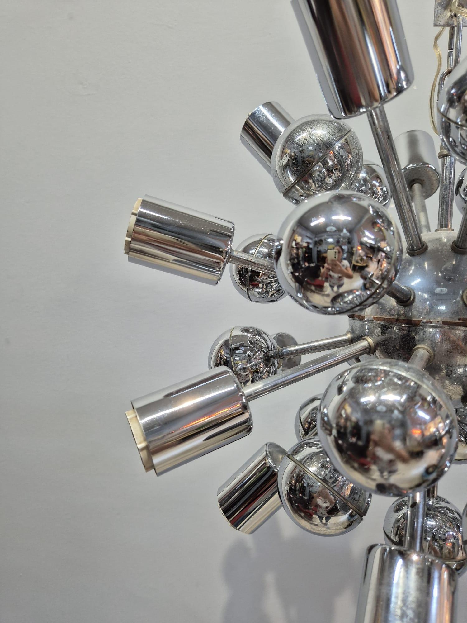 lampadario cromato Space Age Sputnik anni In condizioni buone in vendita a Palermo, IT