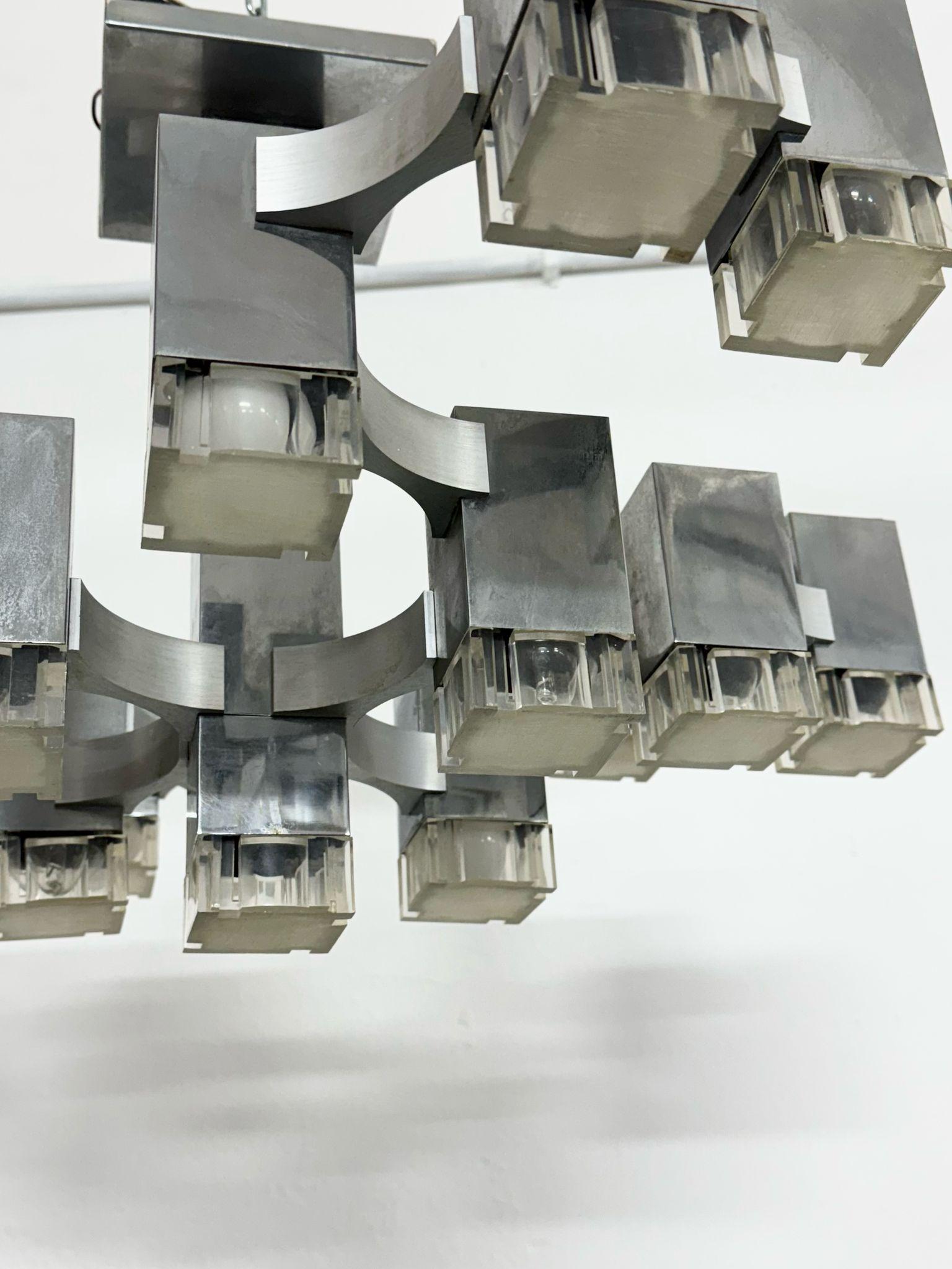 Metal Sciolari 1970s silvered cubic chandelier. For Sale