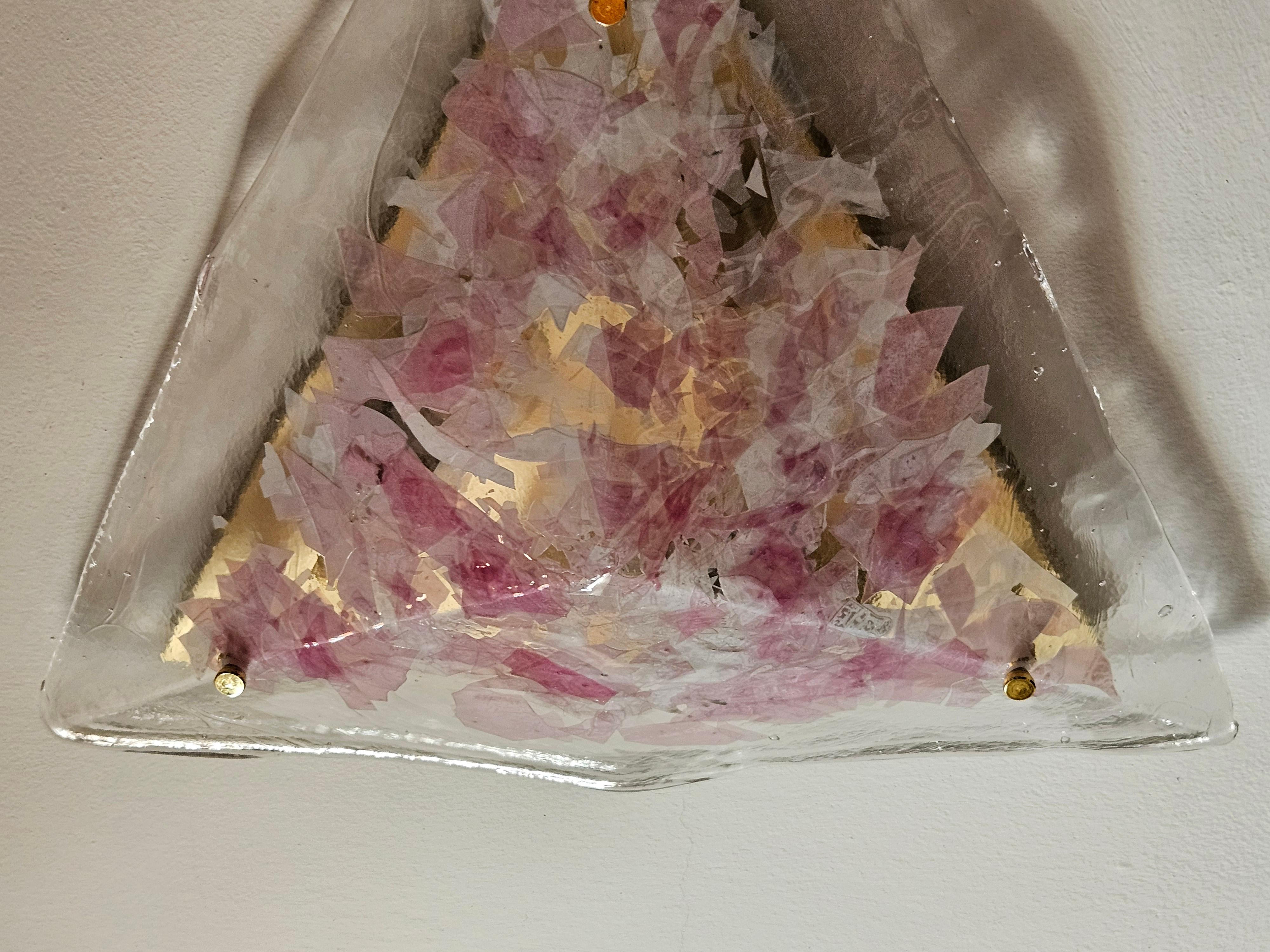 Dreieckiger Deckenleuchter aus rosa und transparentem Muranoglas im Angebot 1