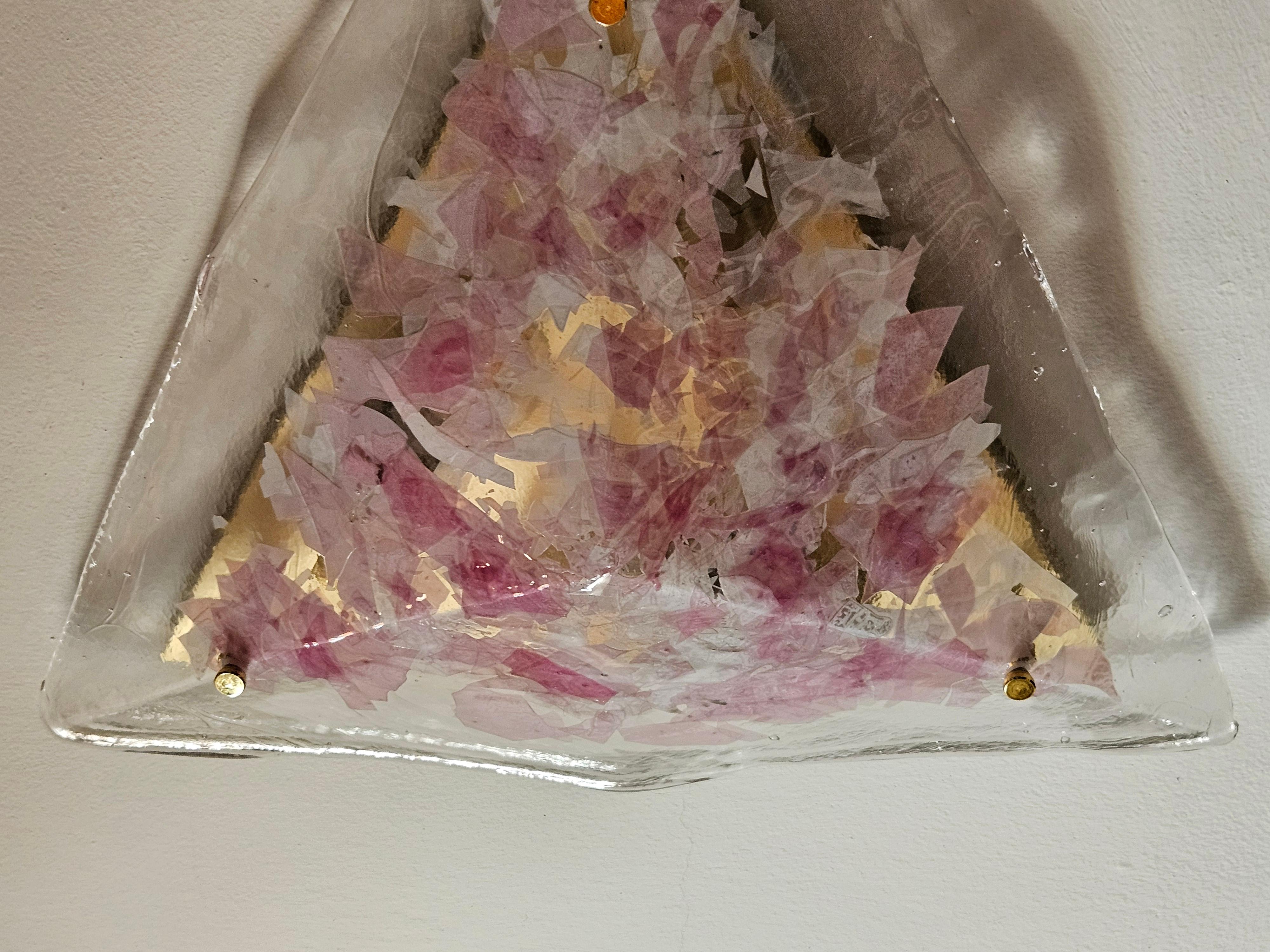 Vetro di Murano Lampadario da soffitto triangolare in vetro di Murano rosa e trasparente in vendita