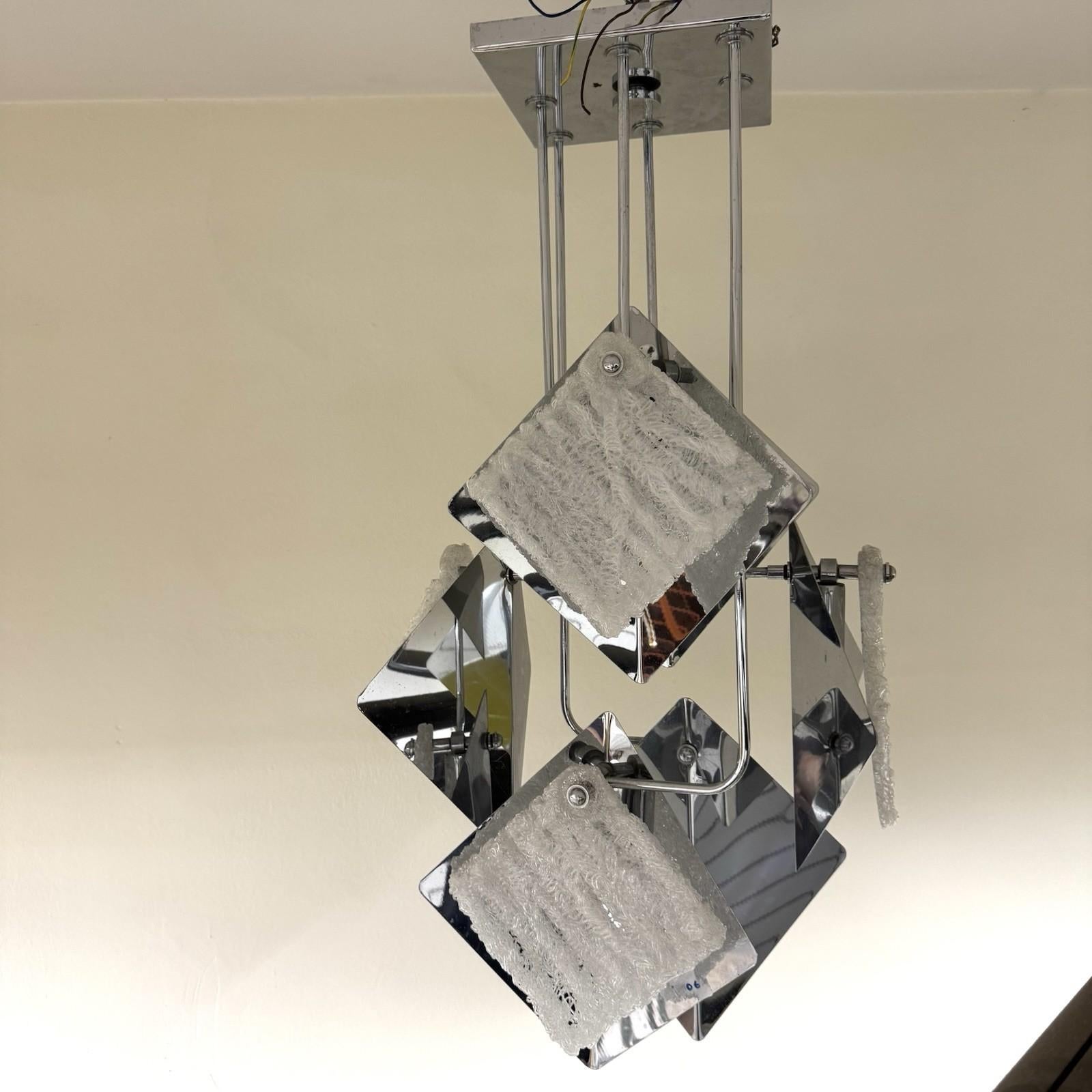 VI È L'ASSENZA DI UN VETRO!

Meraviglioso ed elegante lampadario nello stile di Angelo Brotto per Esperia degli anni '70,composto da 6 luci.

Un tocco di design per impreziosire ogni ambiente.

Altezza 100 cm

Diametro massimo 45 cm



L'articolo è