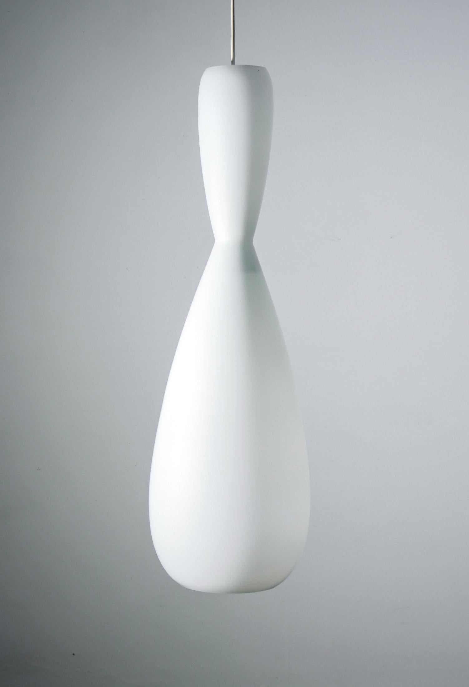 Opaline Glass Italian design chandelier from the 1970s in opaline glass For Sale