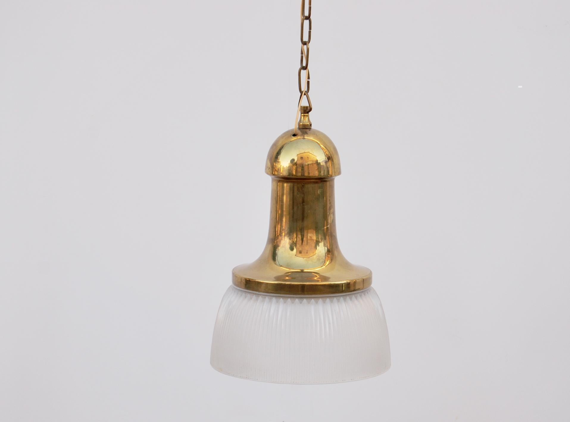 Pendant chandelier by Tito Agnoli for Oluce model 4439B, 1950s, Made in Italy. 
Brass-plated metal and glass chandelier. It has been rewired and restored. 
Condition is perfect, some slight signs of use due to time.  
The price of shipping is for