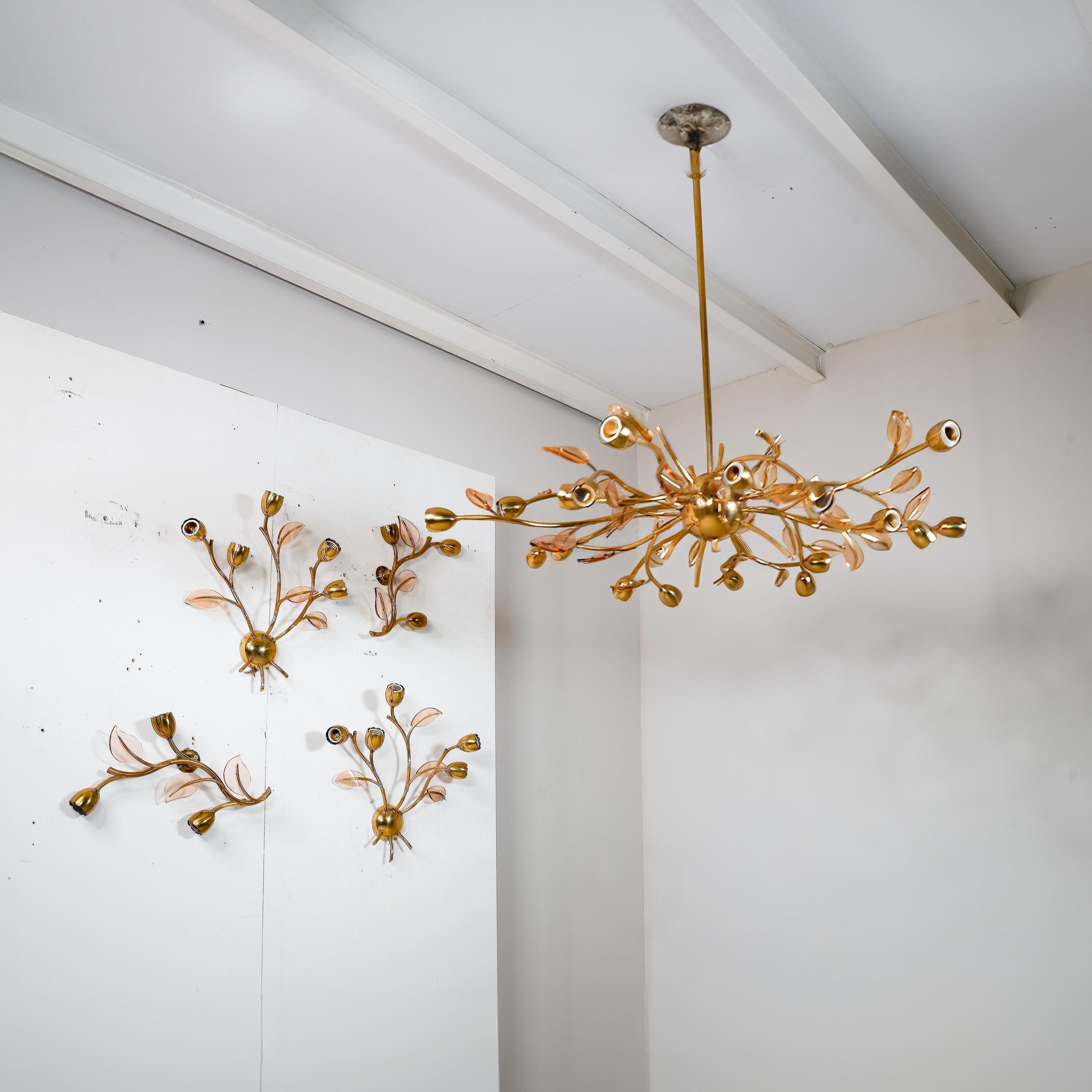 
Araña de latón con elementos de cristal, fabricación italiana, 1970

Estado:Bueno
Materiales: Vidrio, latón
Época: 1970

El conjunto consta de una lámpara de araña y 4 apliques, 2 grandes y 2 pequeños. Dimensiones de los apliques grandes: