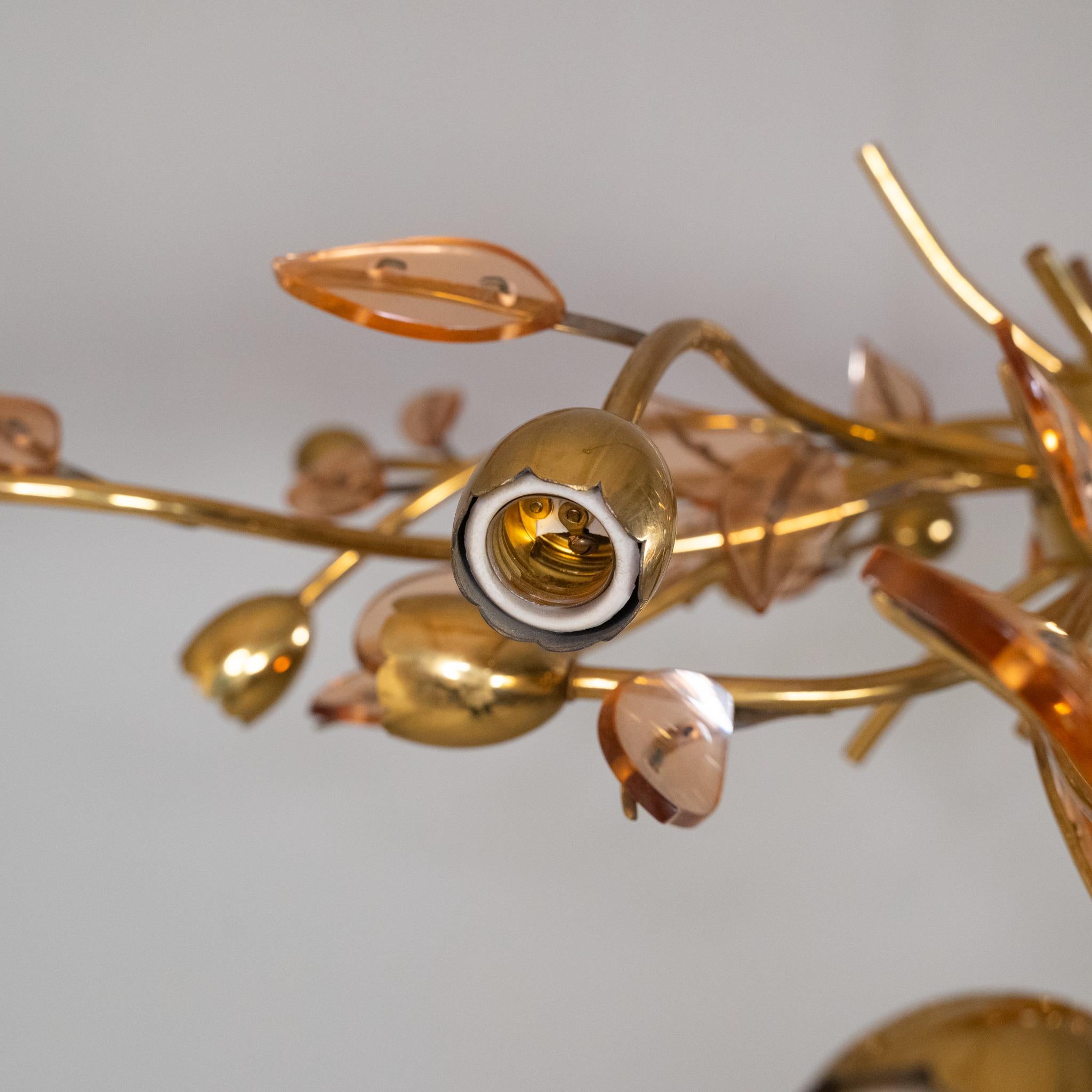 Araña de latón y 4 apliques con elementos de cristal, 1970 Italian en venta