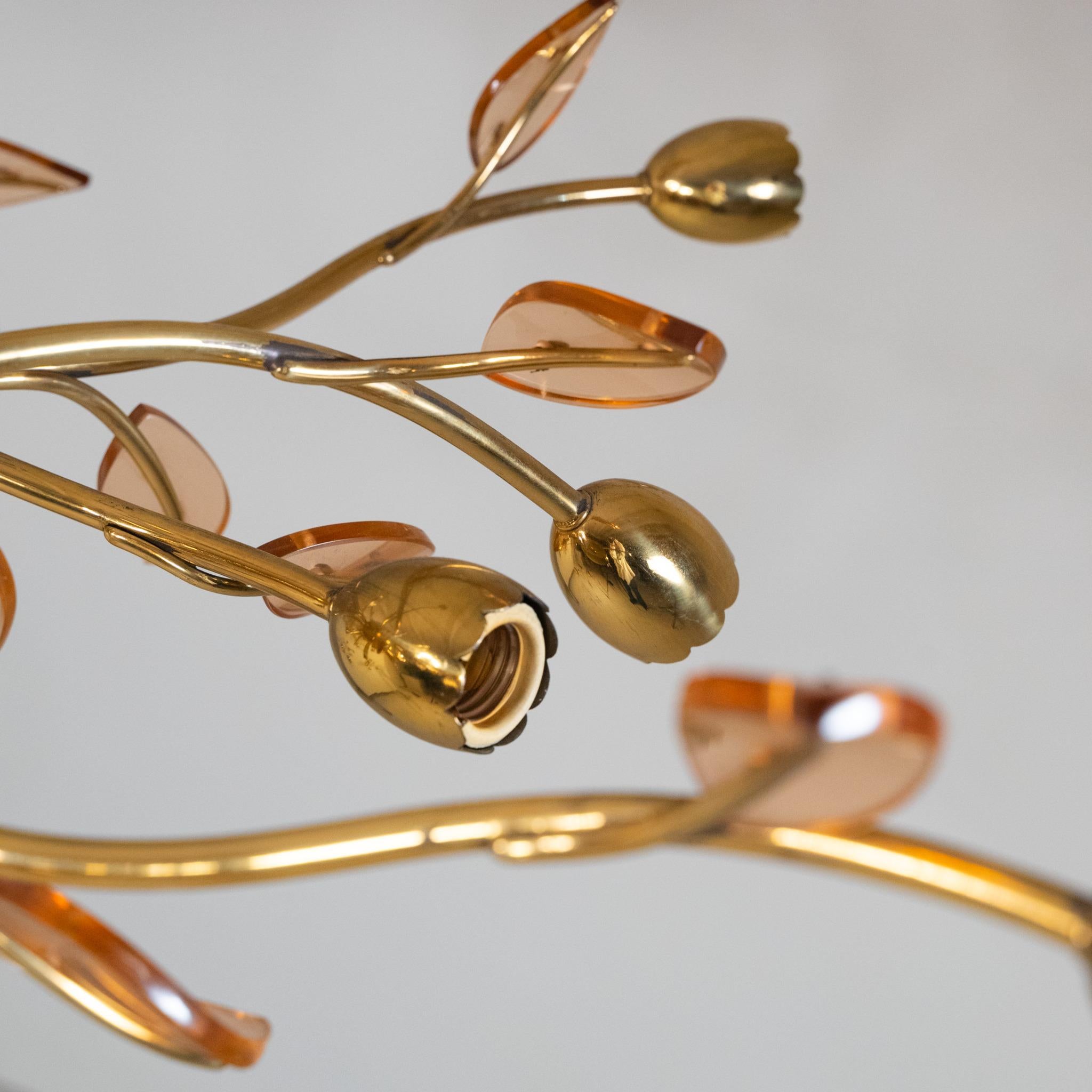 Araña de latón y 4 apliques con elementos de cristal, 1970 Late 20th Century en venta