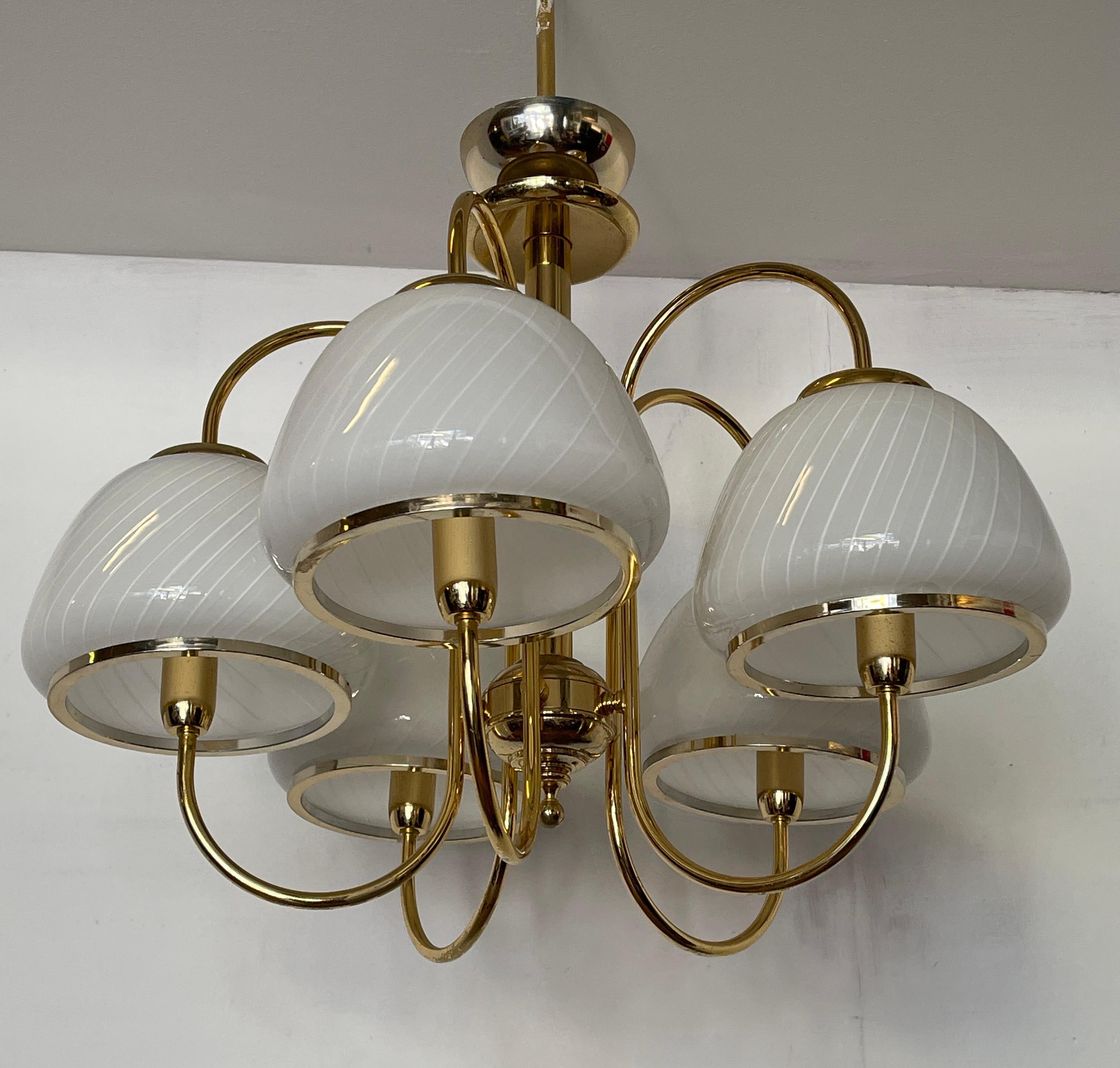 Mid-Century moderno Lampadario elegante in stile italiani anni '80, sei bracci in ottone lucido in vendita