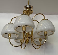 Elegant chandelier in 1980s Italian style, six polished brass arms