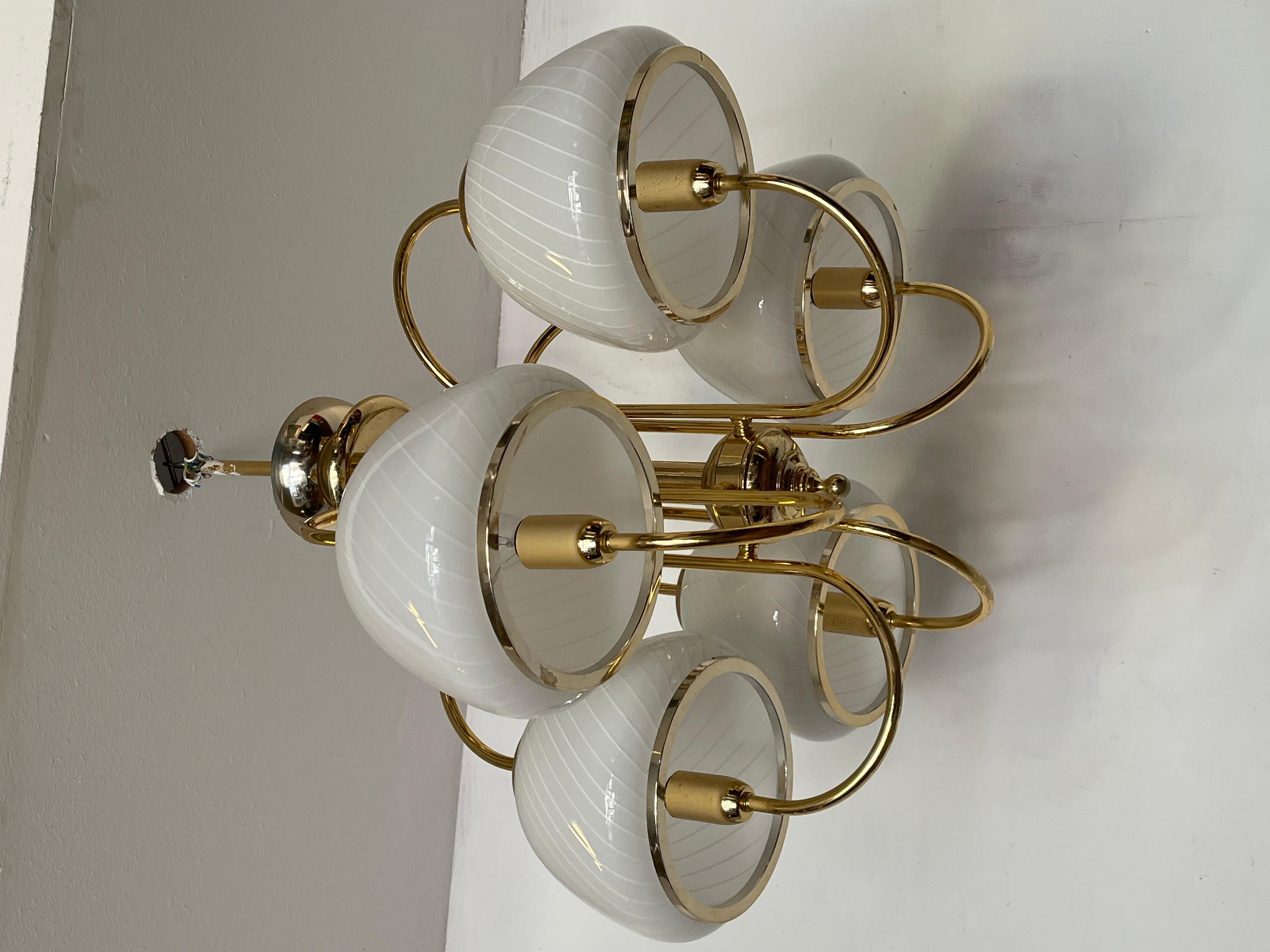 Italian Lampadario elegante in stile italiani anni '80, sei bracci in ottone lucido in vendita